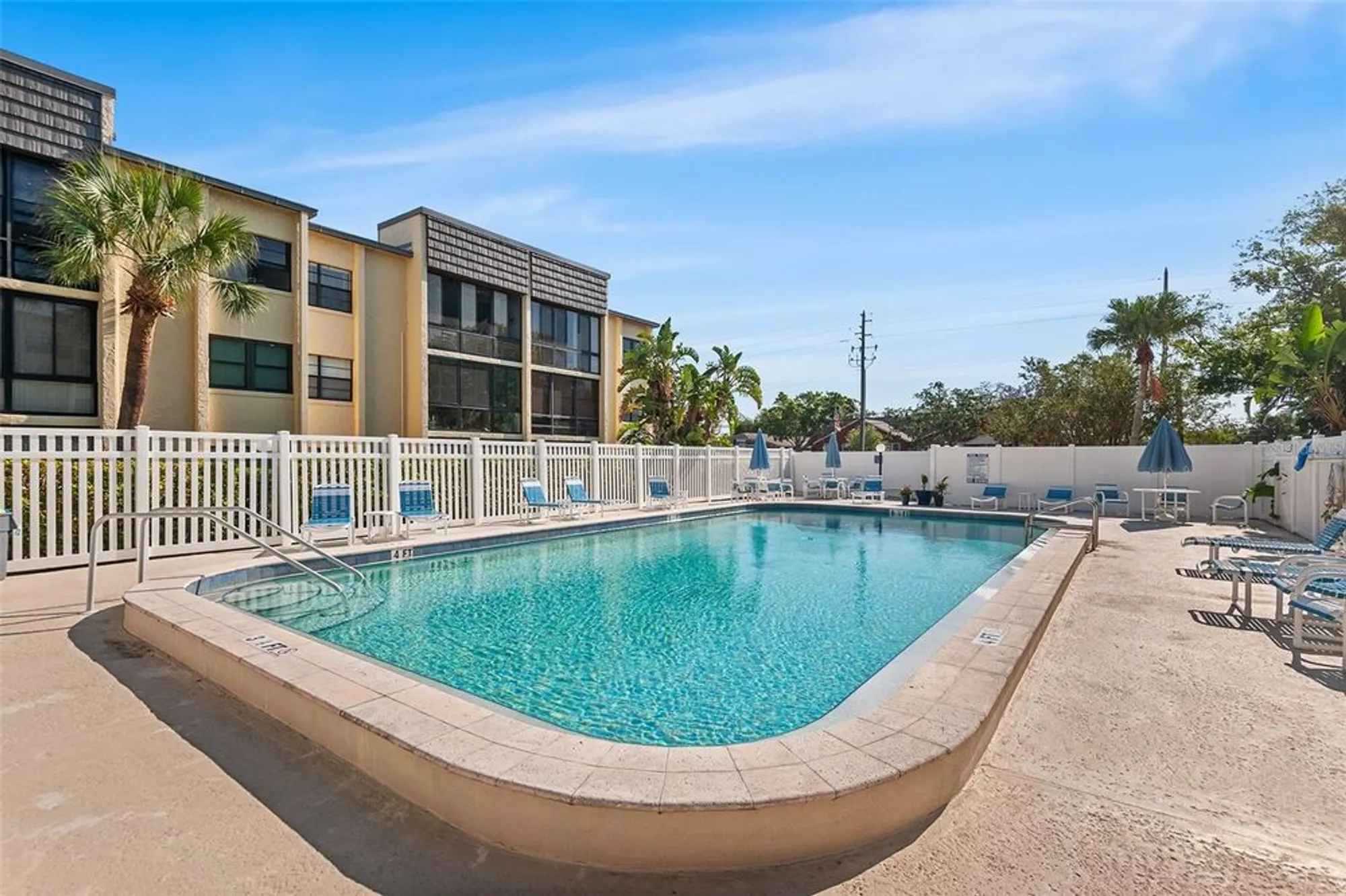 Property Slideshow image 32 of 37 | 14130 rosemary ln 1202, Largo, FL, 33774