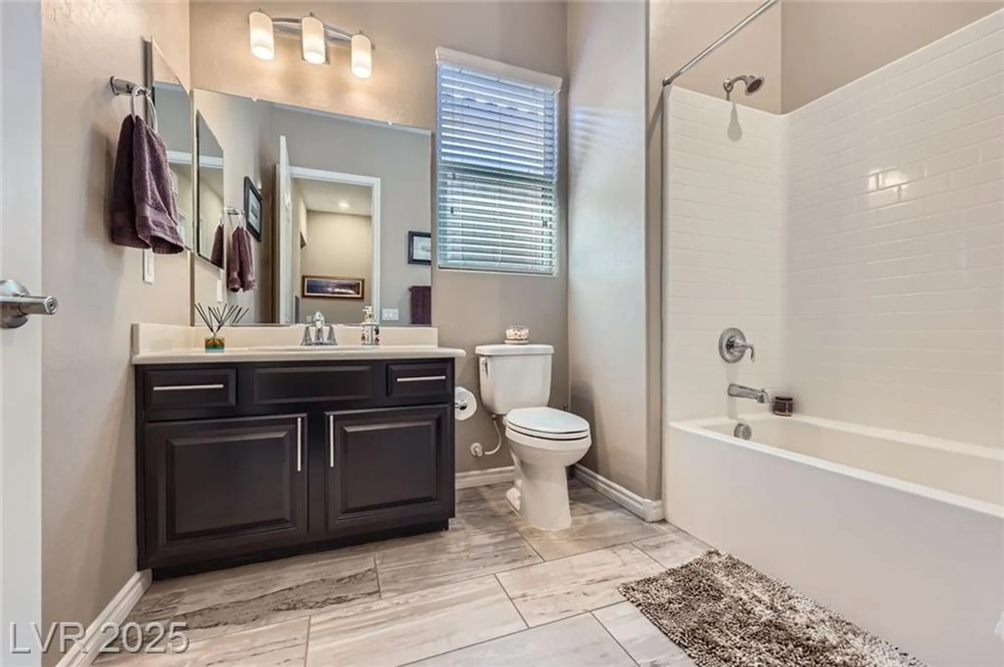 Property Slideshow image 18 of 45 | 800 rosewater dr, Henderson, NV, 89011
