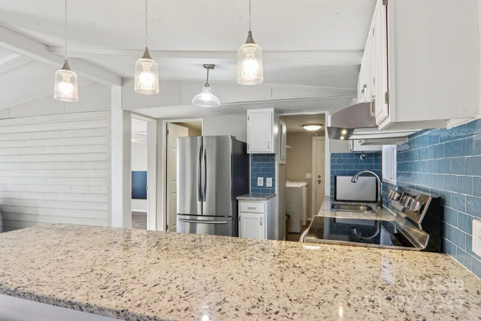 Property Slideshow image 16 of 48 | 302 meadowbrook ct, Hendersonville, NC, 28792