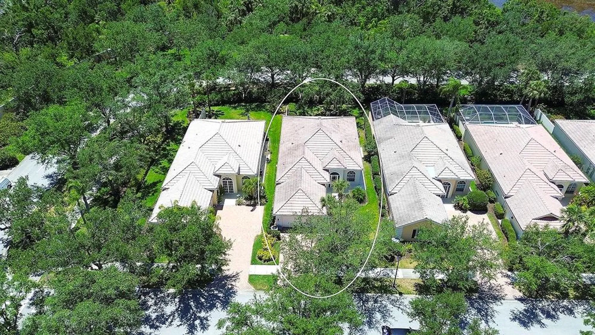 Property Slideshow image 9 of 50 | 5877 ferrara dr, Sarasota, FL, 34238