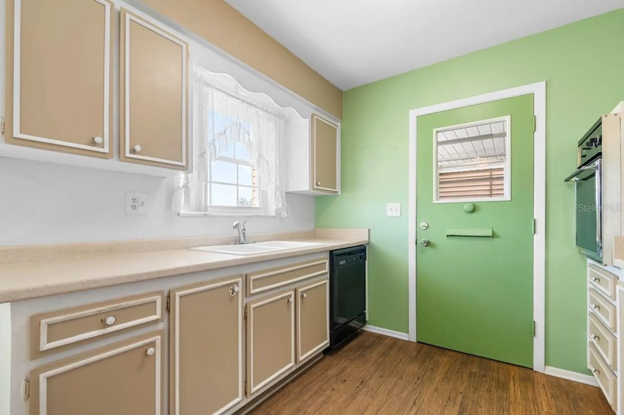 Property Slideshow image 24 of 80 | 829 fox hills dr, Sun City Center, FL, 33573