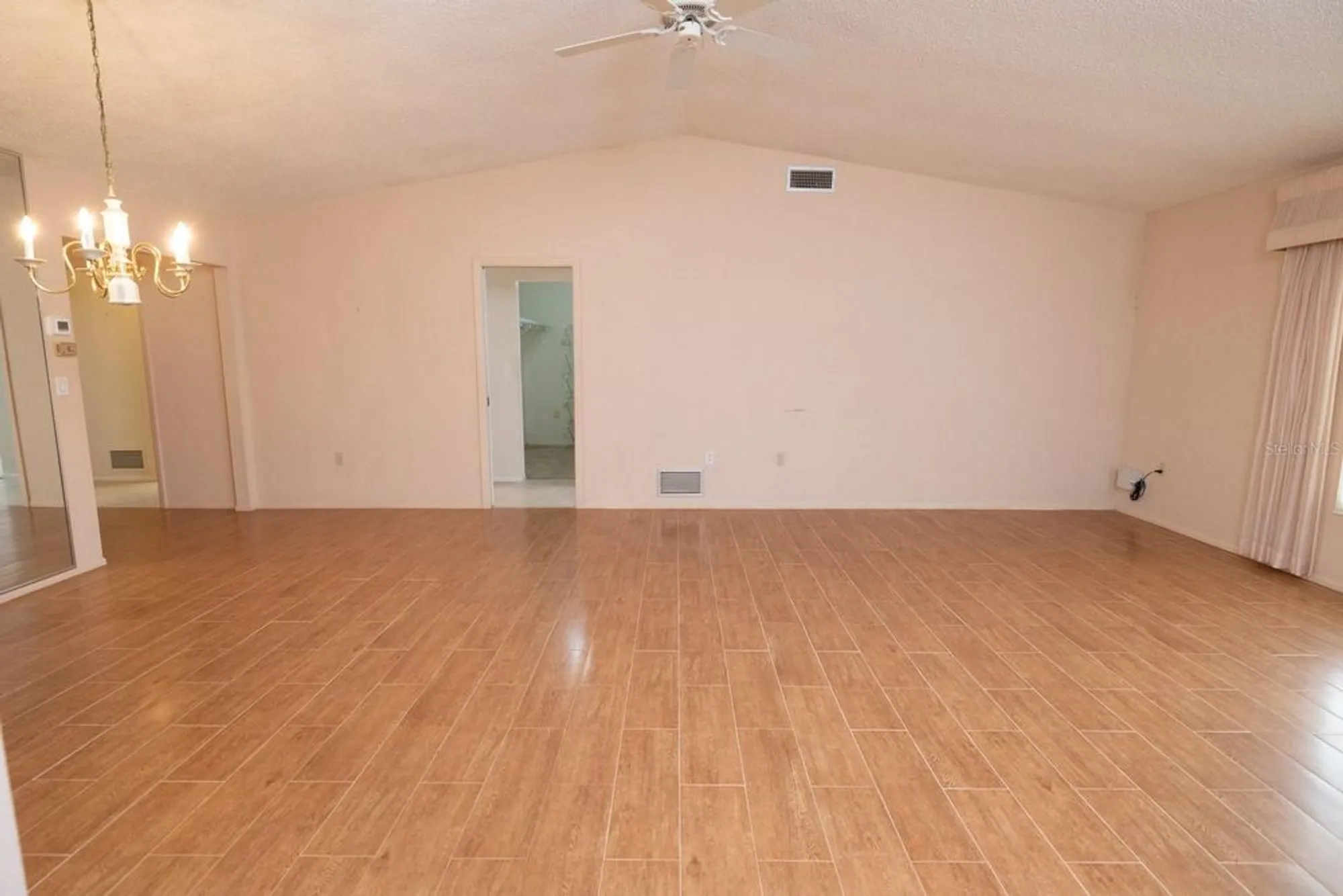 Property Slideshow image 8 of 58 | 4018 oakhurst dr 3181, Sarasota, FL, 34233