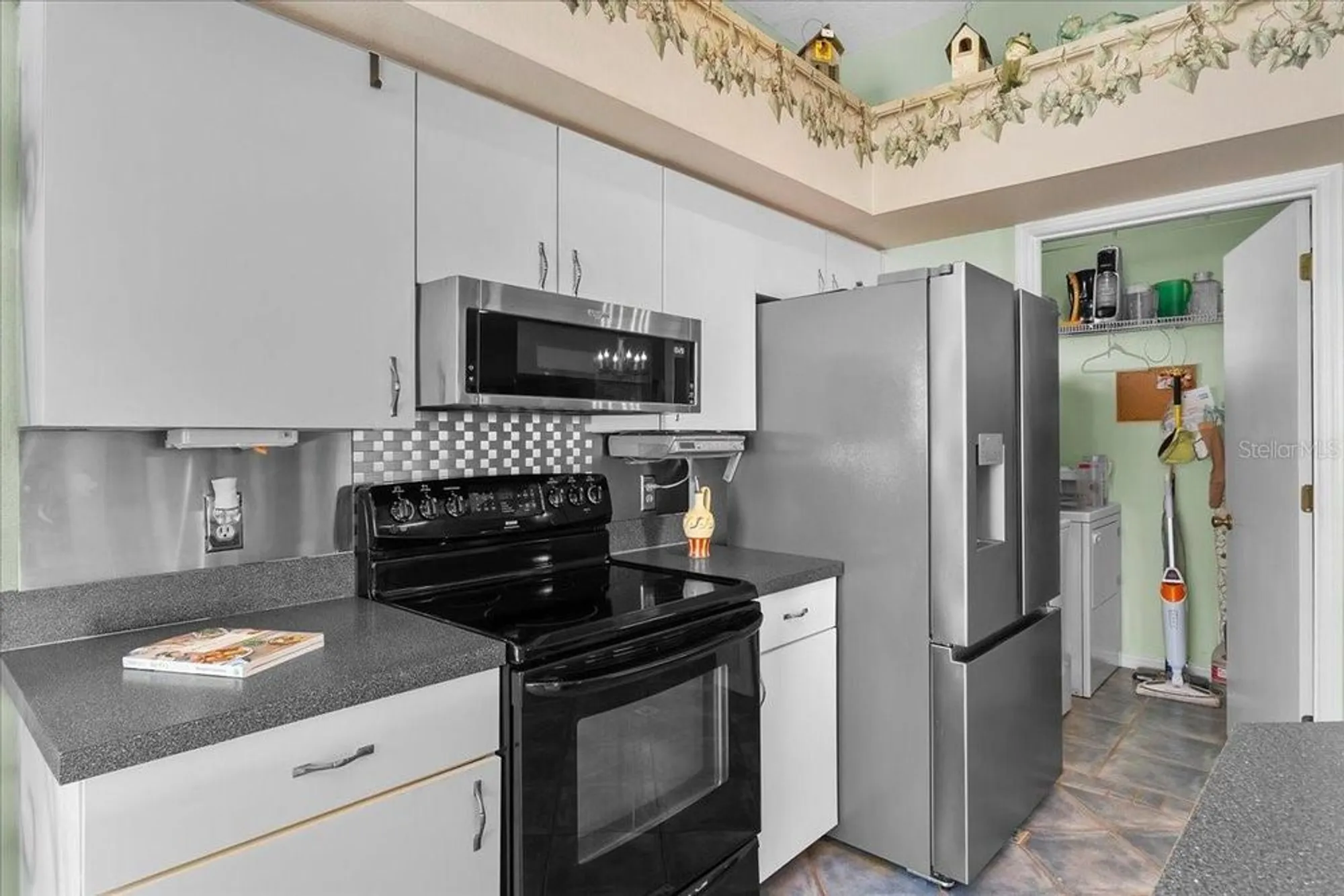 Property Slideshow image 13 of 90 | 6004 sanderling dr, Lakeland, FL, 33809