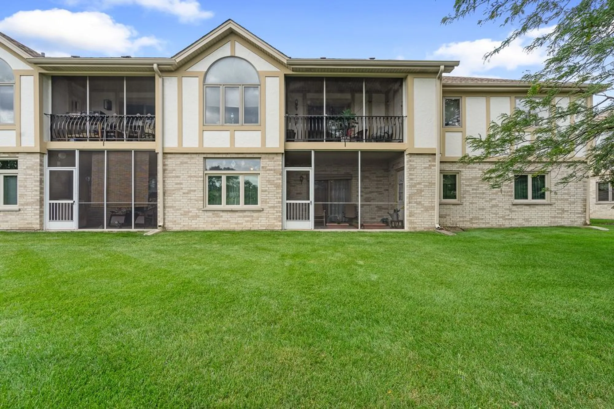 Property Slideshow image 23 of 33 | 18431 pine cone dr apt 1, Tinley Park, IL, 60477