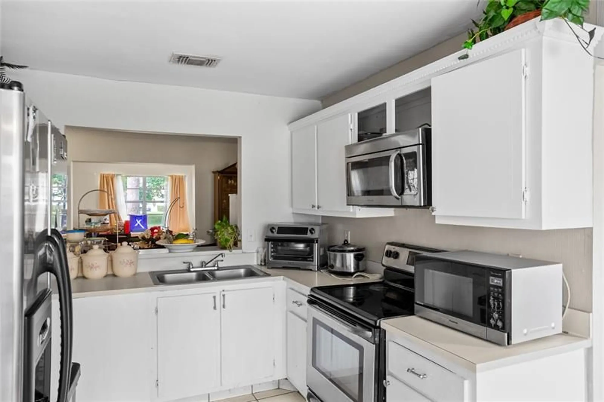 Property Slideshow image 8 of 21 | 6301 silver moon ln, Greenacres, FL, 33463