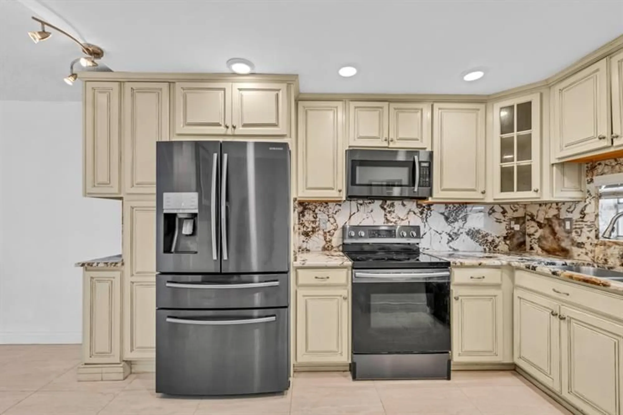 Property Slideshow image 12 of 50 | 8941 s hollybrook blvd apt 104, Pembroke Pines, FL, 33025