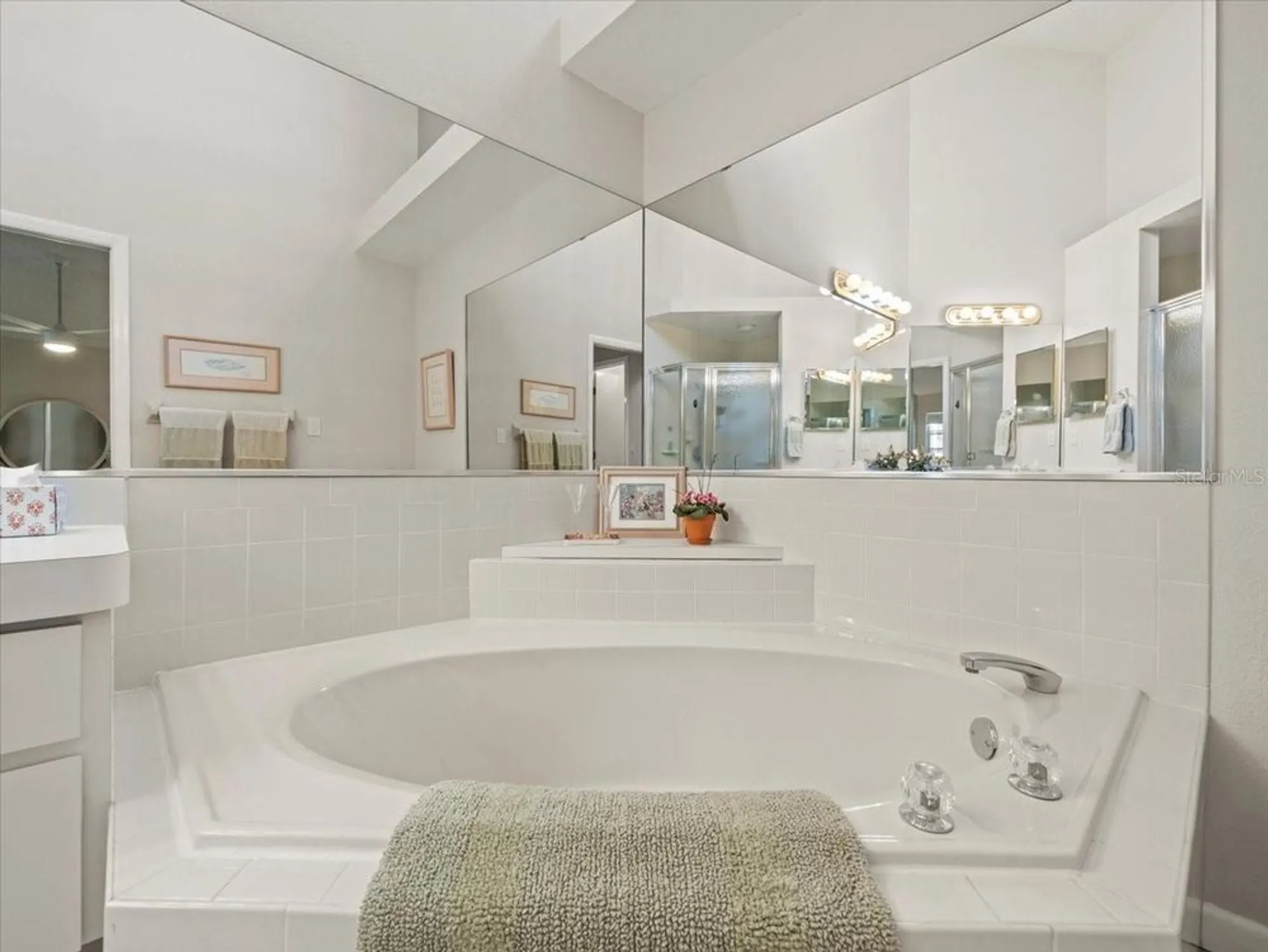 Property Slideshow image 33 of 58 | 9355 french quarters cir, Weeki Wachee, FL, 34613