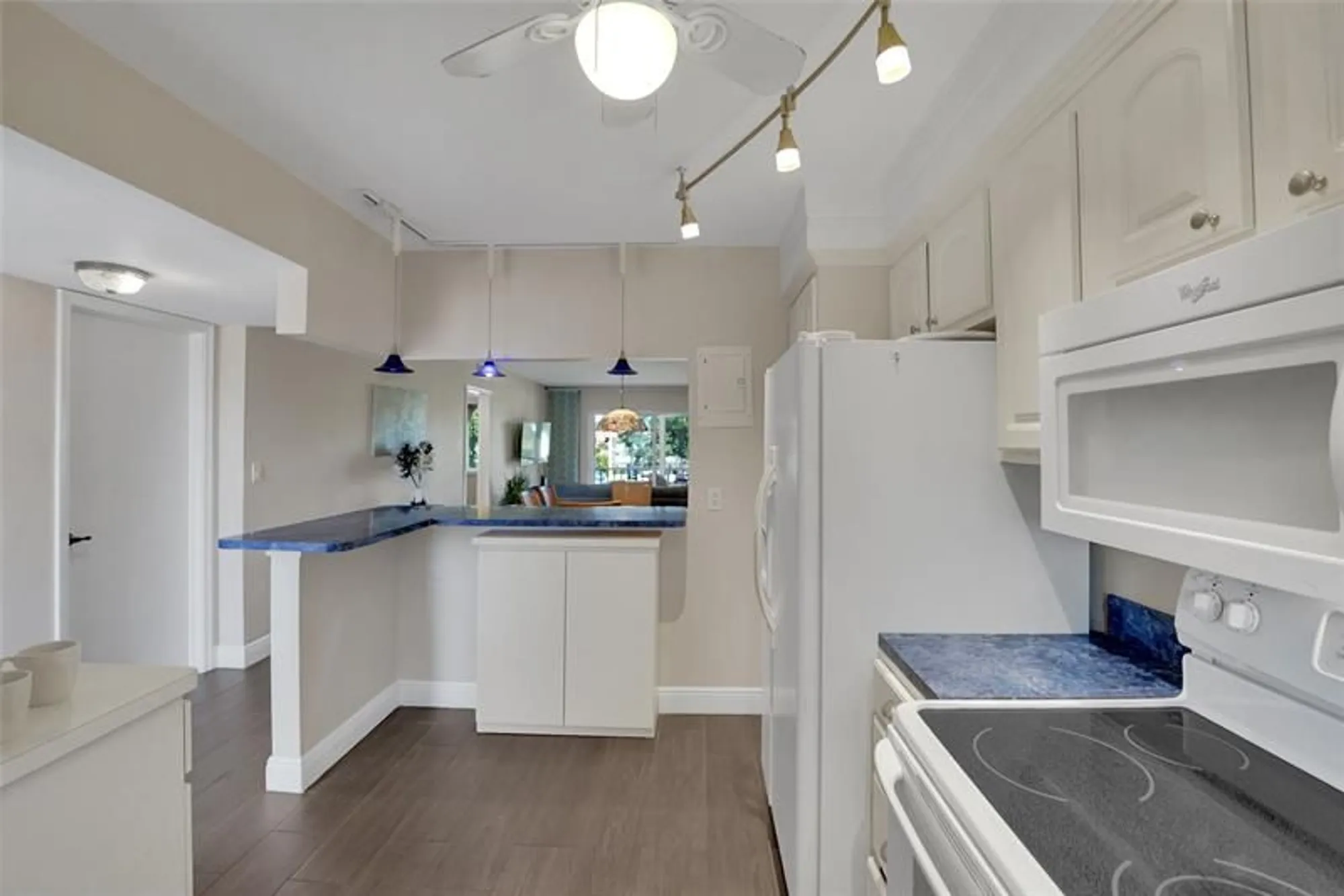 Property Slideshow image 10 of 50 | 8980 s hollybrook blvd 304, Pembroke Pines, FL, 33025