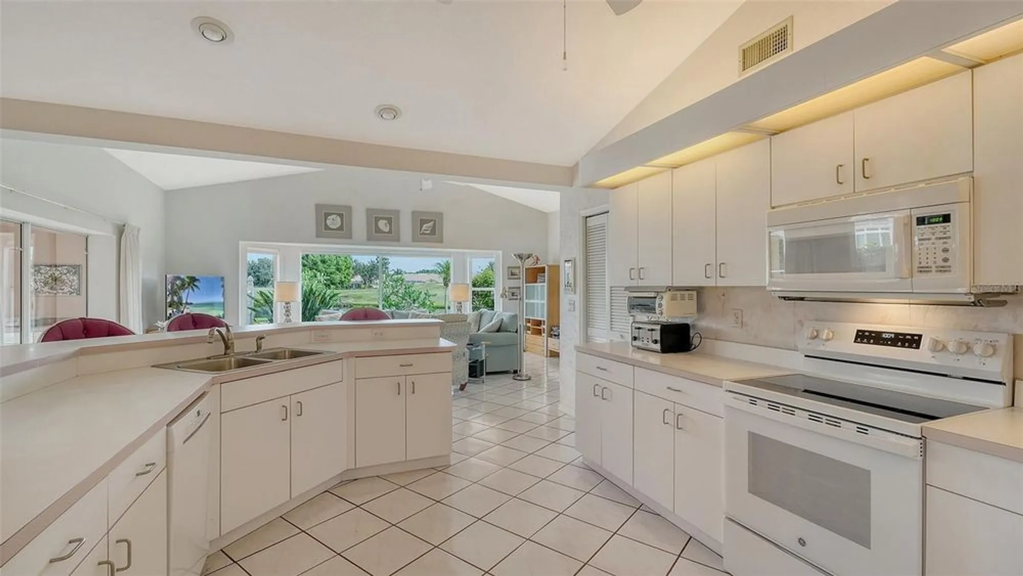 Property Slideshow image 16 of 66 | 6803 drewrys blf, Bradenton, FL, 34203