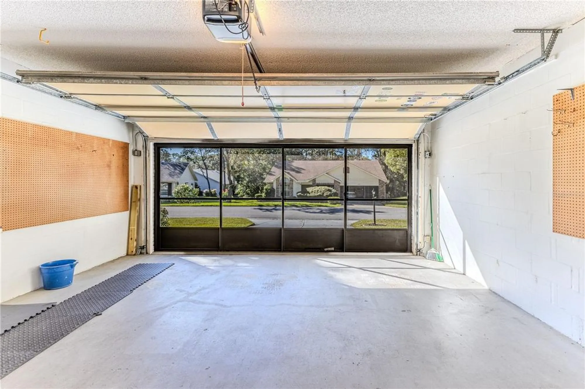 Property Slideshow image 58 of 71 | 2692 royal ridge dr, Spring Hill, FL, 34606