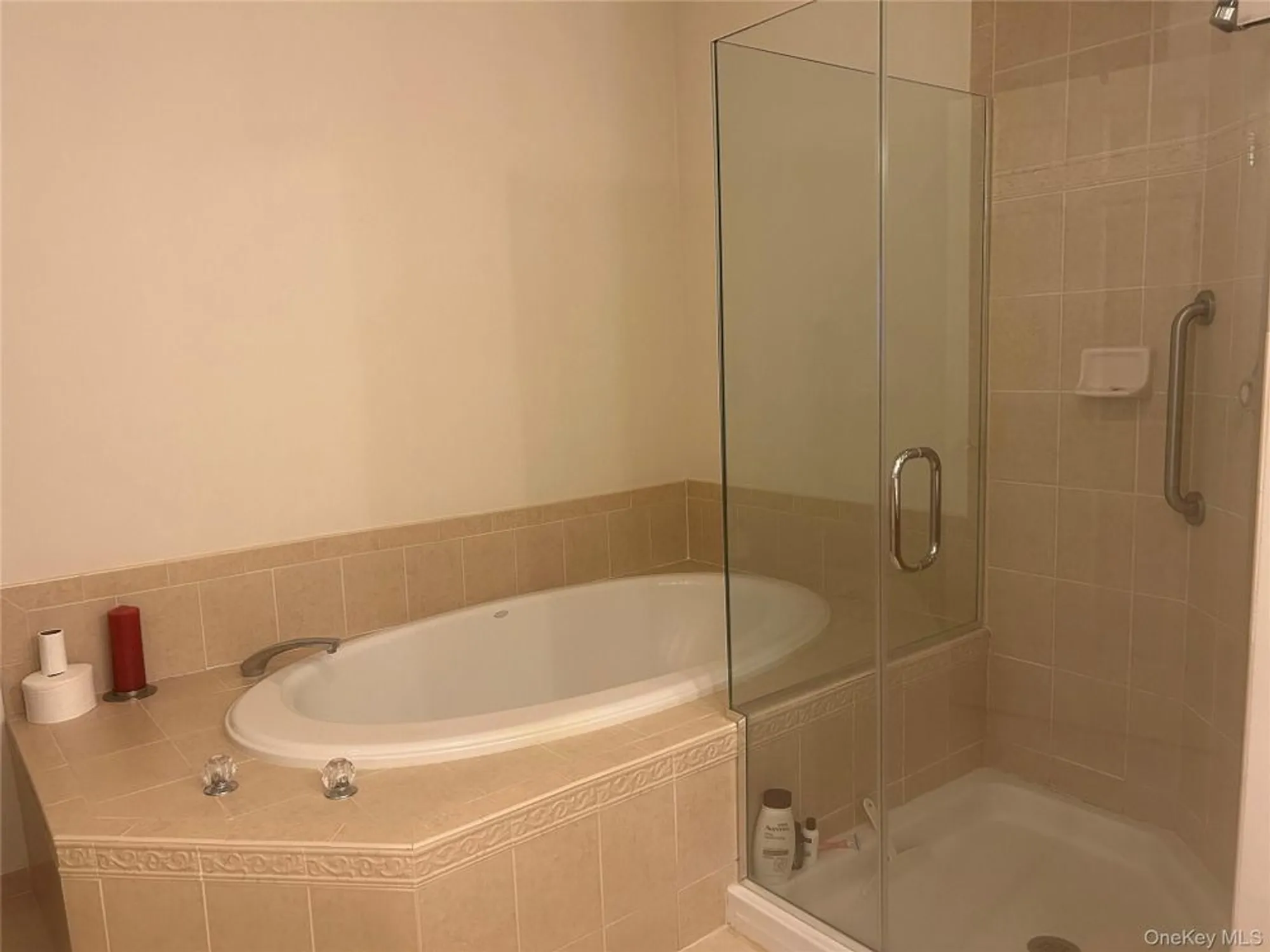 Property Slideshow image 8 of 15 | 423 florencia pl, Melville, NY, 11747