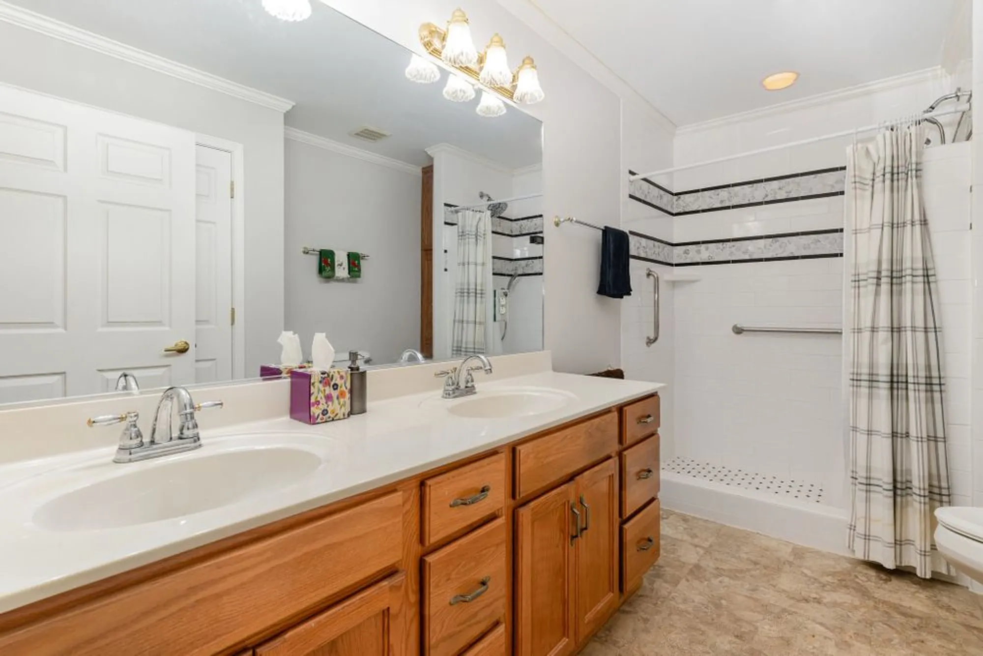 Property Slideshow image 10 of 15 | 646 forest glen cir, Murfreesboro, TN, 37128