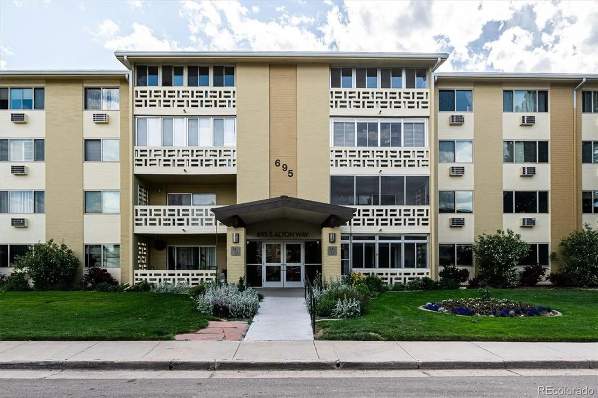 Property Slideshow image 4 of 38 | 695 s alton way 5a, Denver, CO, 80247