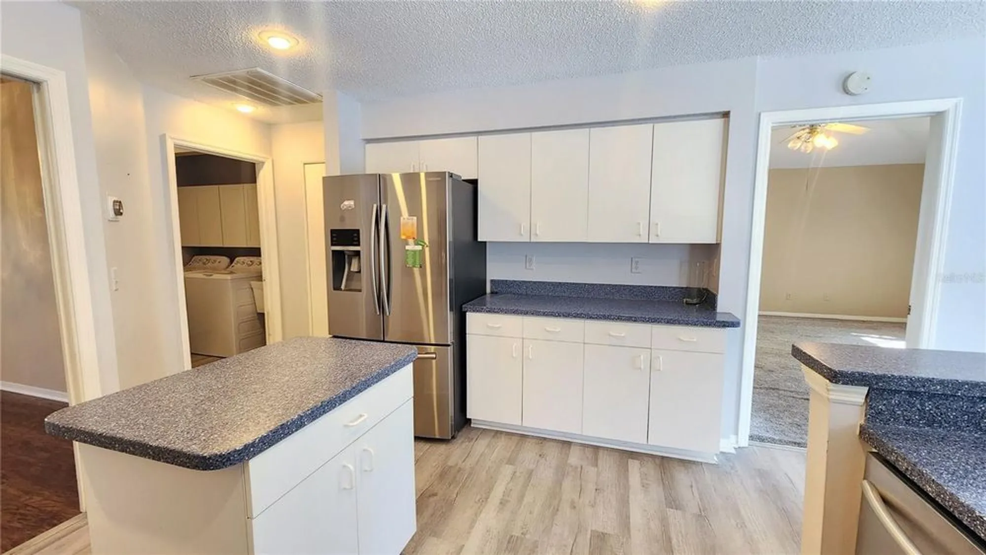 Property Slideshow image 14 of 60 | 2113 e del webb blvd, Sun City Center, FL, 33573