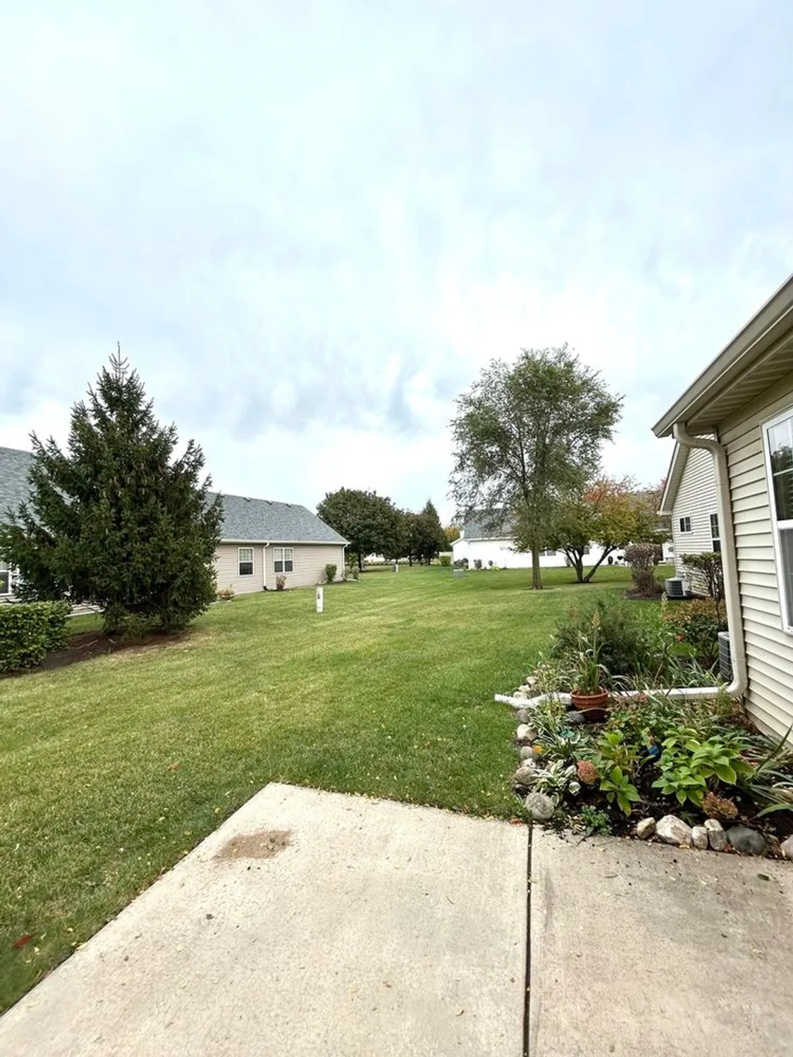 Property Slideshow image 18 of 22 | 21253 legion lake ct, Crest Hill, IL, 60403