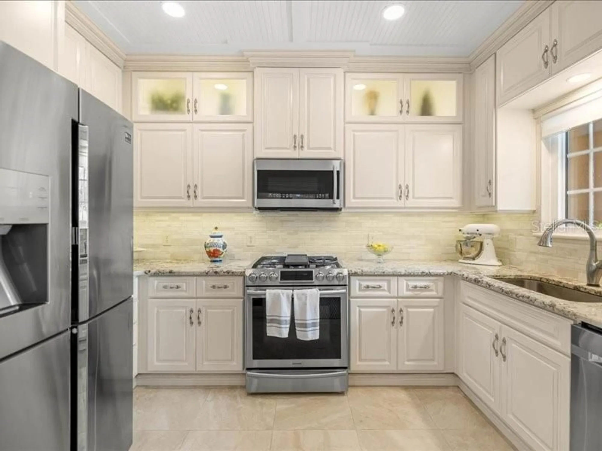 Property Slideshow image 12 of 40 | 1124 avenida de las casas # 1124, Lady Lake, FL, 32159