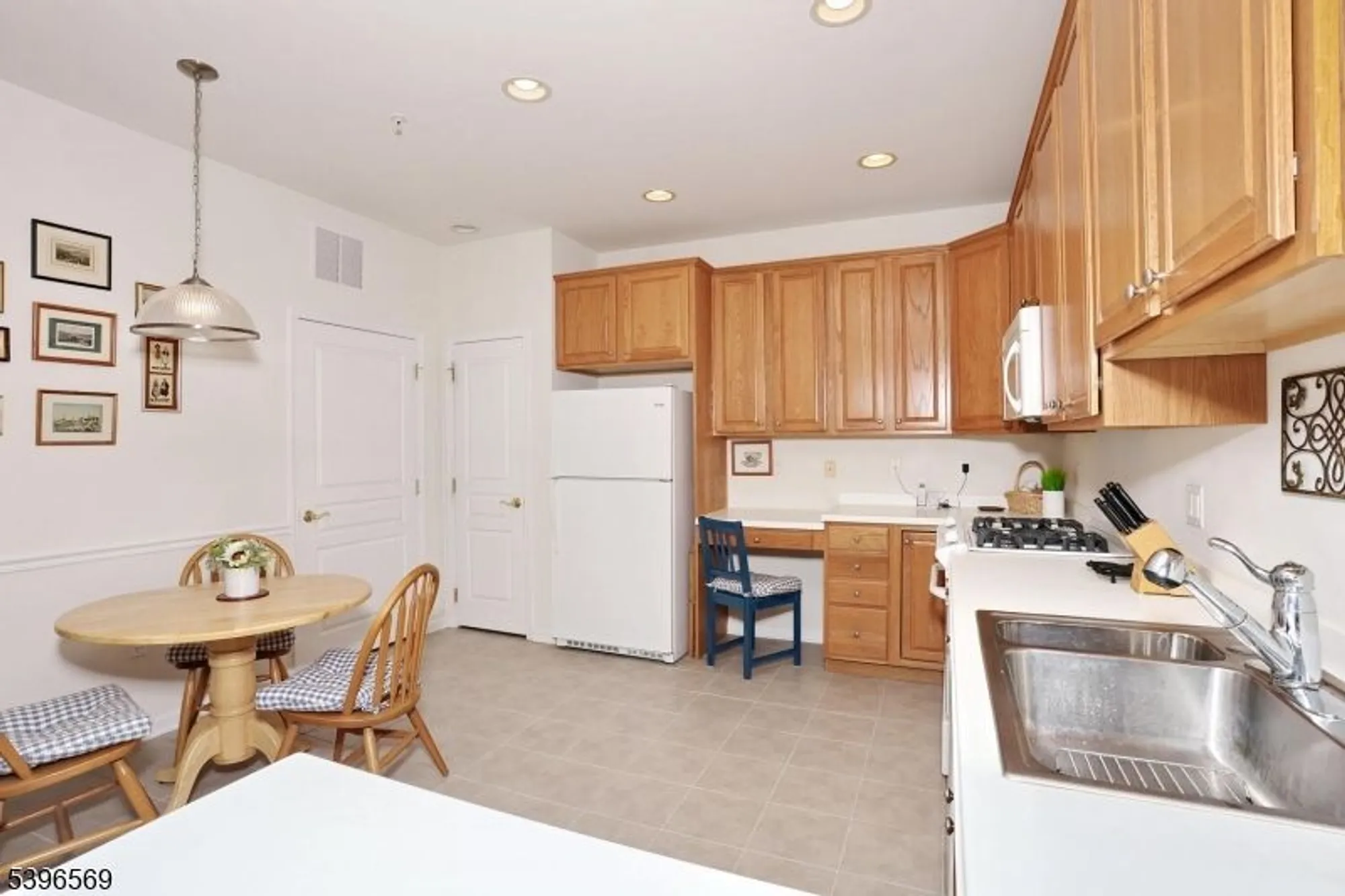 Property Slideshow image 13 of 45 | 10203 warrens way # 203, Wanaque, NJ, 07465