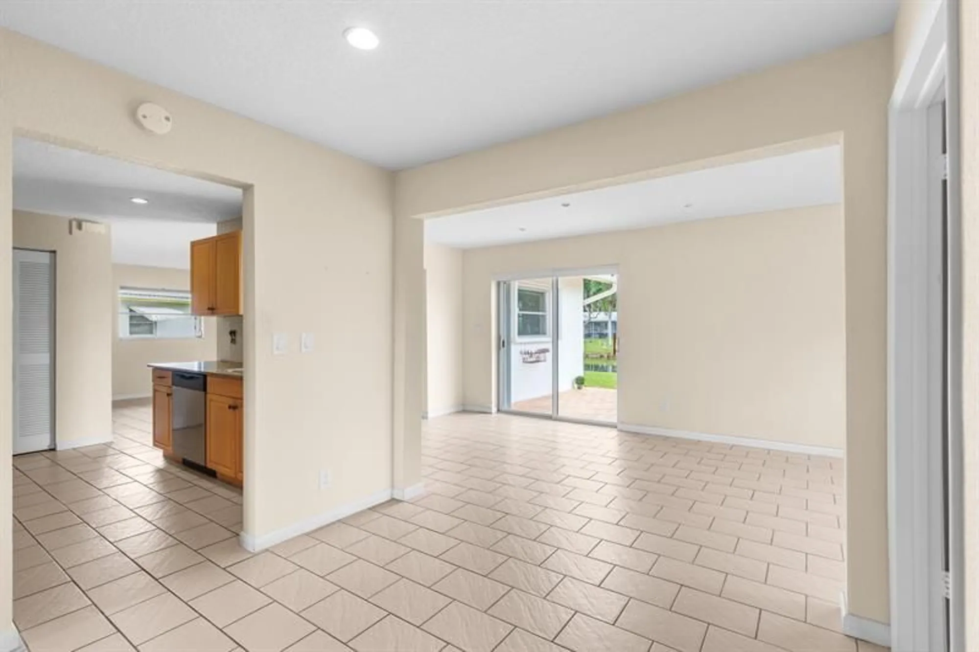 Property Slideshow image 10 of 51 | 8826 nw 13th st, Plantation, FL, 33322