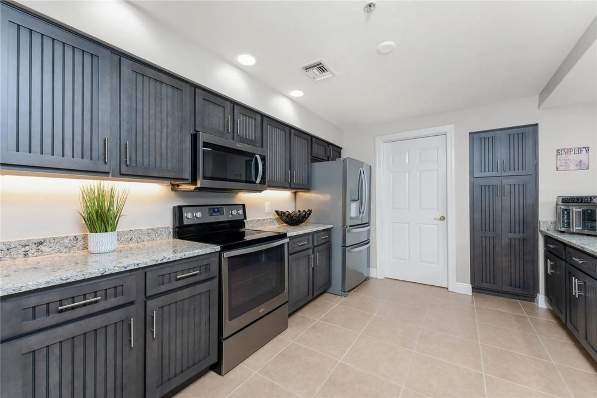 Property Slideshow image 4 of 48 | 3313 sunset key cir 107, Punta Gorda, FL, 33955
