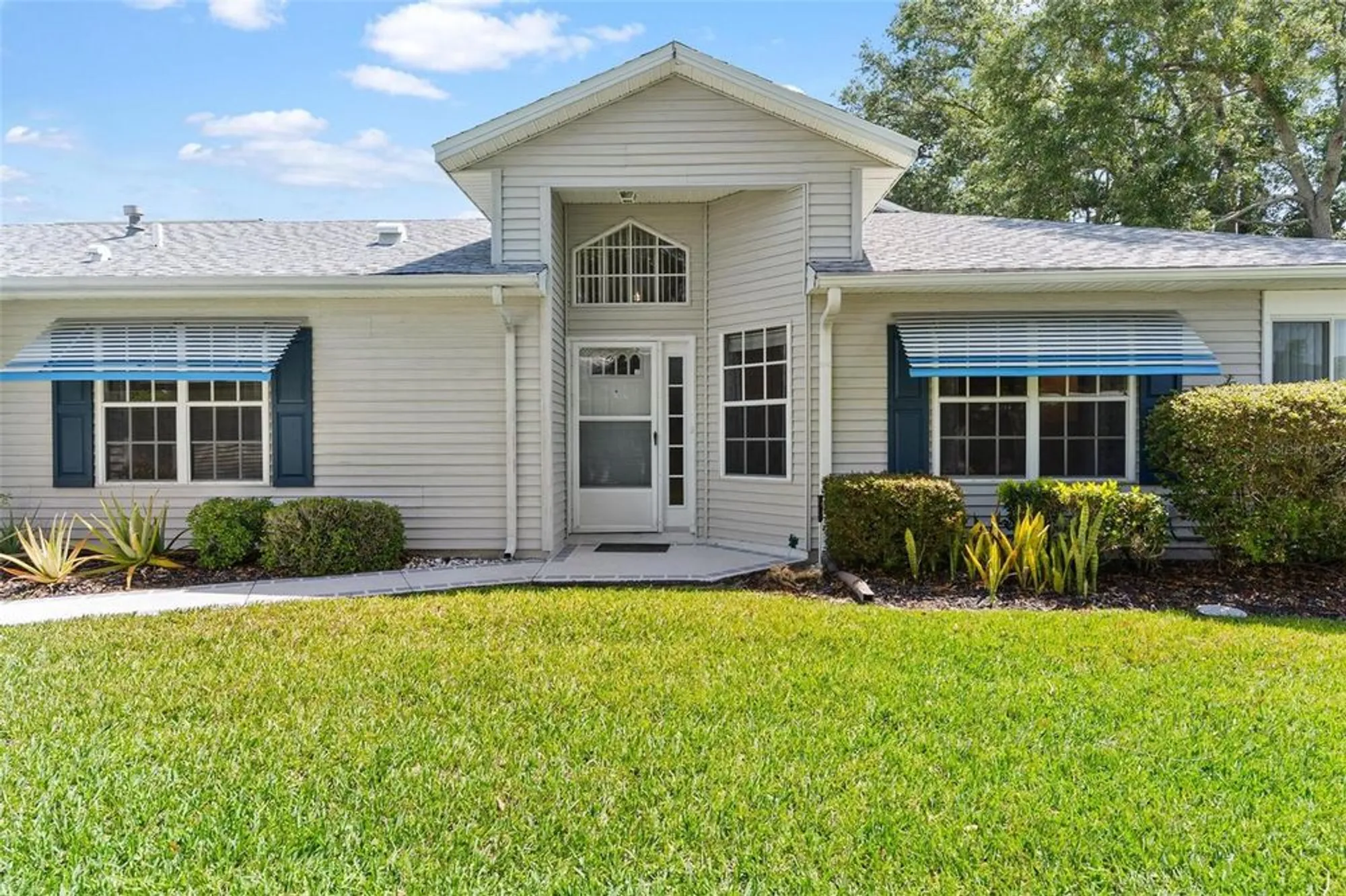 Property Slideshow image 2 of 49 | 26030 newcombe cir, Leesburg, FL, 34748