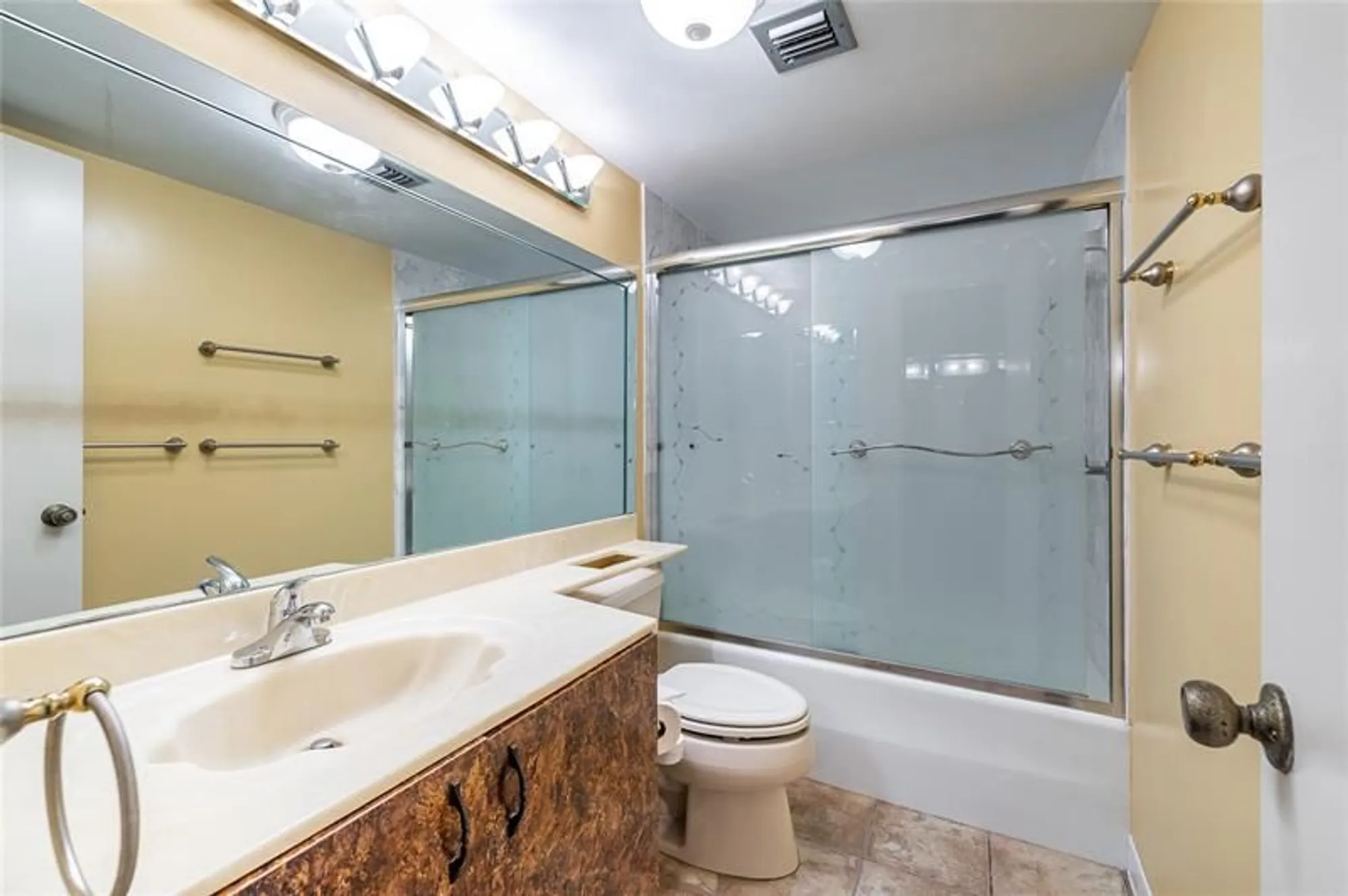 Property Slideshow image 8 of 57 | 271 s hollybrook dr 304, Pembroke Pines, FL, 33025