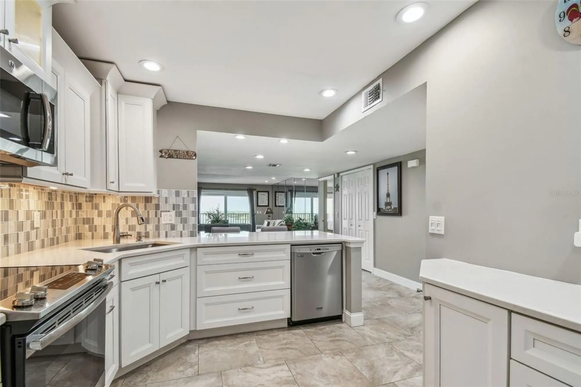 Property Slideshow image 22 of 73 | 7300 sun island dr 1705, South Pasadena, FL, 33707