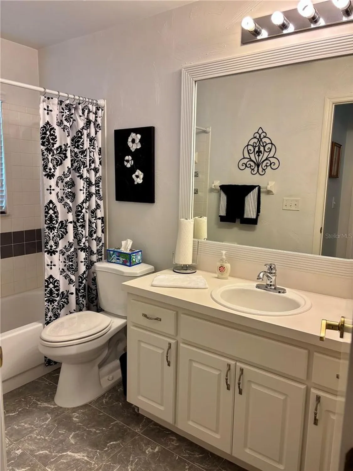 Property Slideshow image 29 of 35 | 2002 e del webb blvd, Sun City Center, FL, 33573