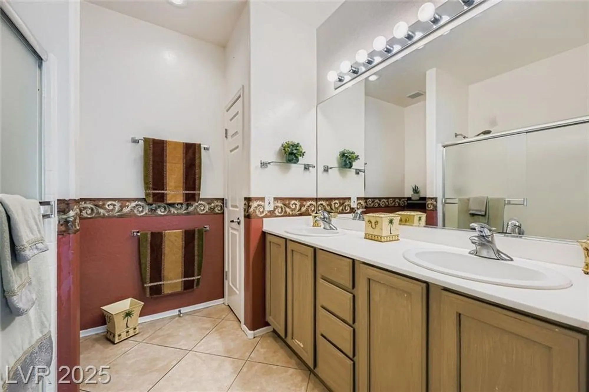 Property Slideshow image 18 of 29 | 2404 willow wren dr, North Las Vegas, NV, 89084