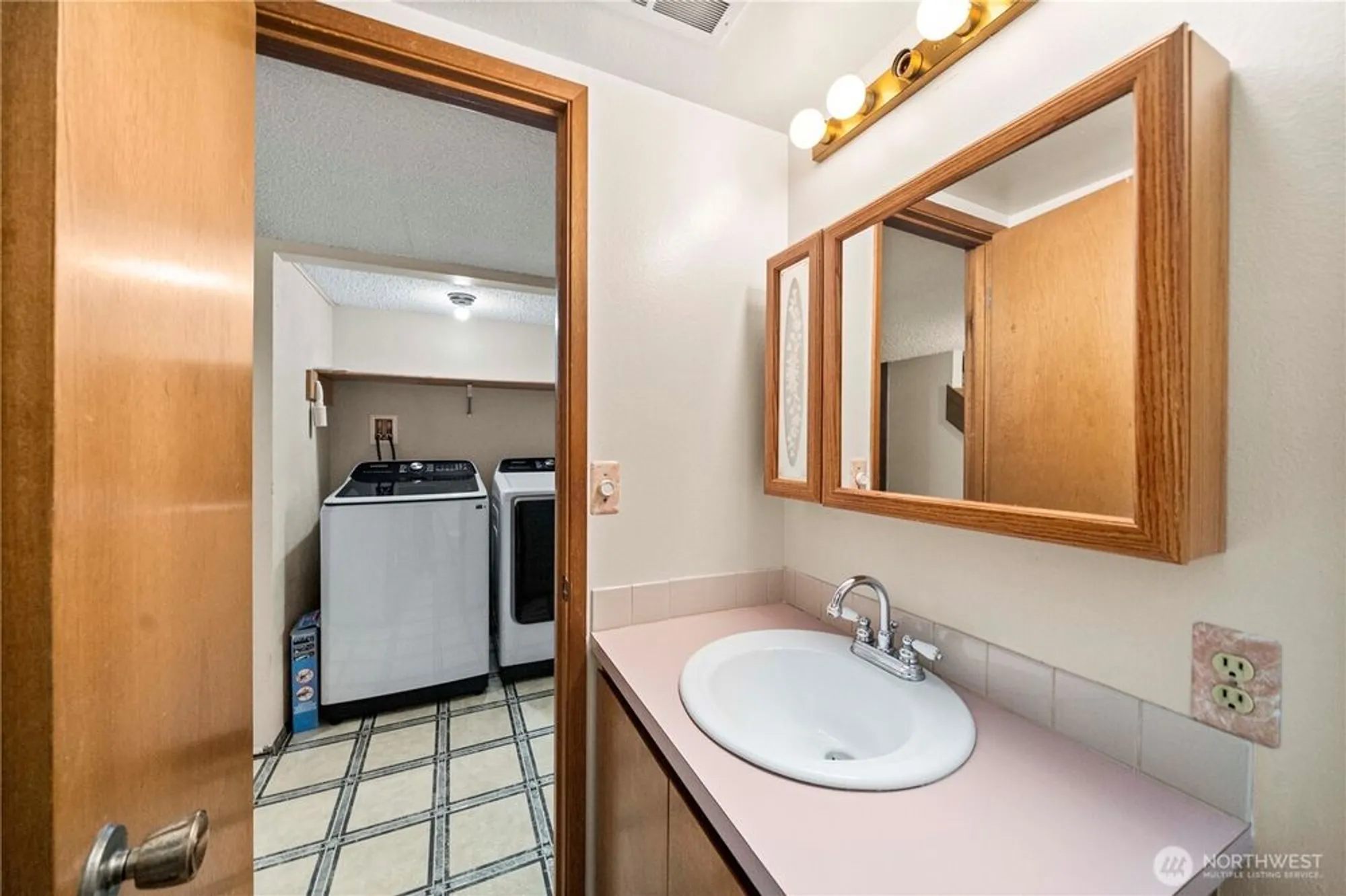 Property Slideshow image 17 of 35 | 10637 glen acres dr s # 10637, Seattle, WA, 98168