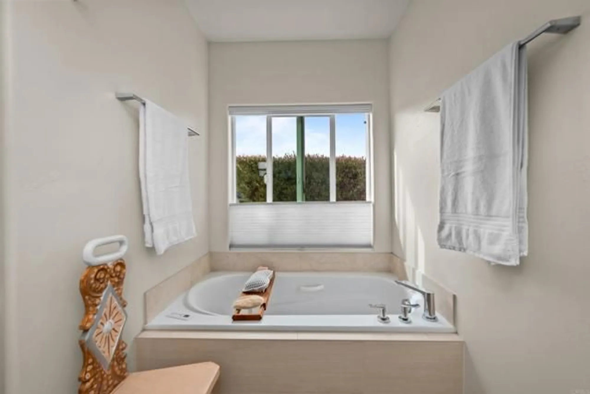 Property Slideshow image 16 of 31 | 5155 don rodolfo dr, Carlsbad, CA, 92010
