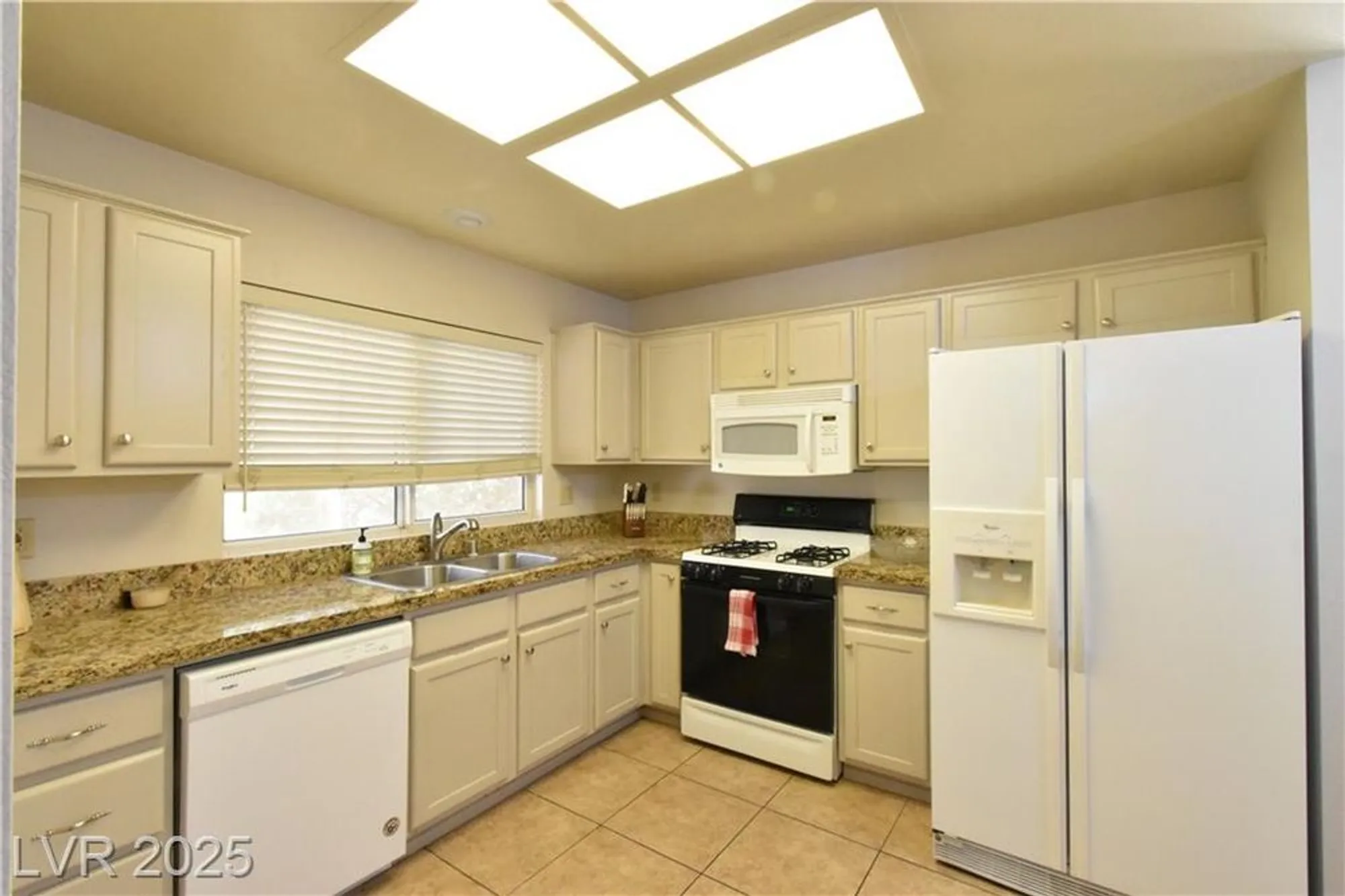 Property Slideshow image 15 of 29 | 2412 springridge dr, Las Vegas, NV, 89134