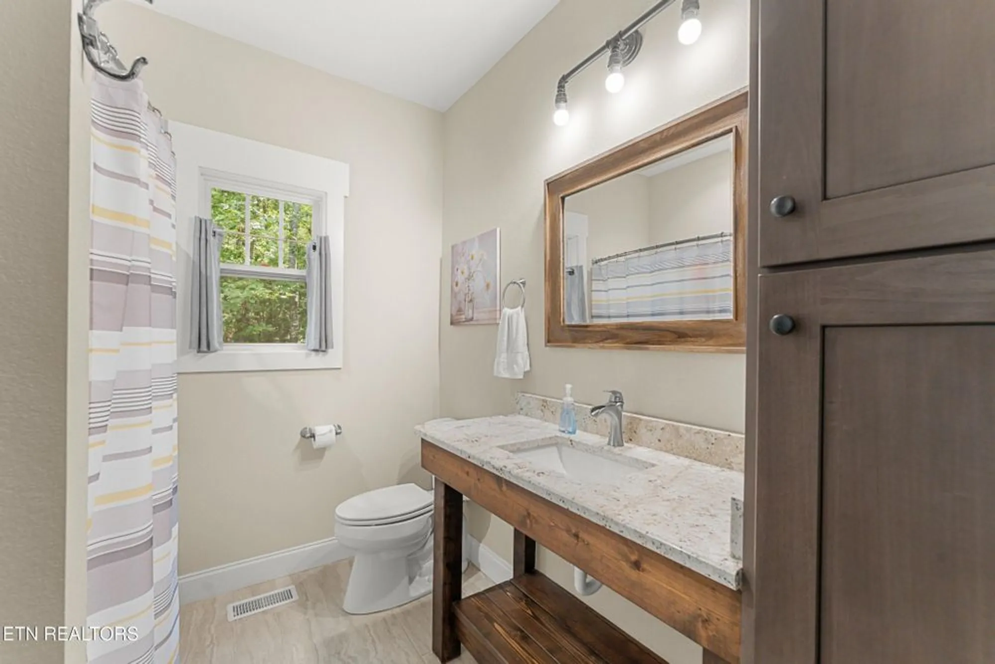 Property Slideshow image 31 of 45 | 14 renwick dr, Crossville, TN, 38558