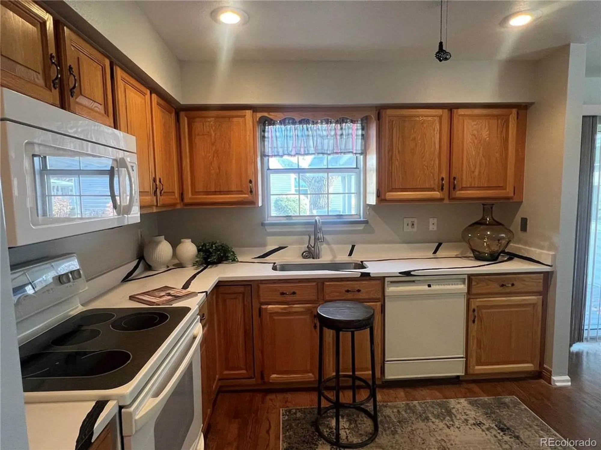 Property Slideshow image 6 of 25 | 2808 s heather gardens way b, Aurora, CO, 80014