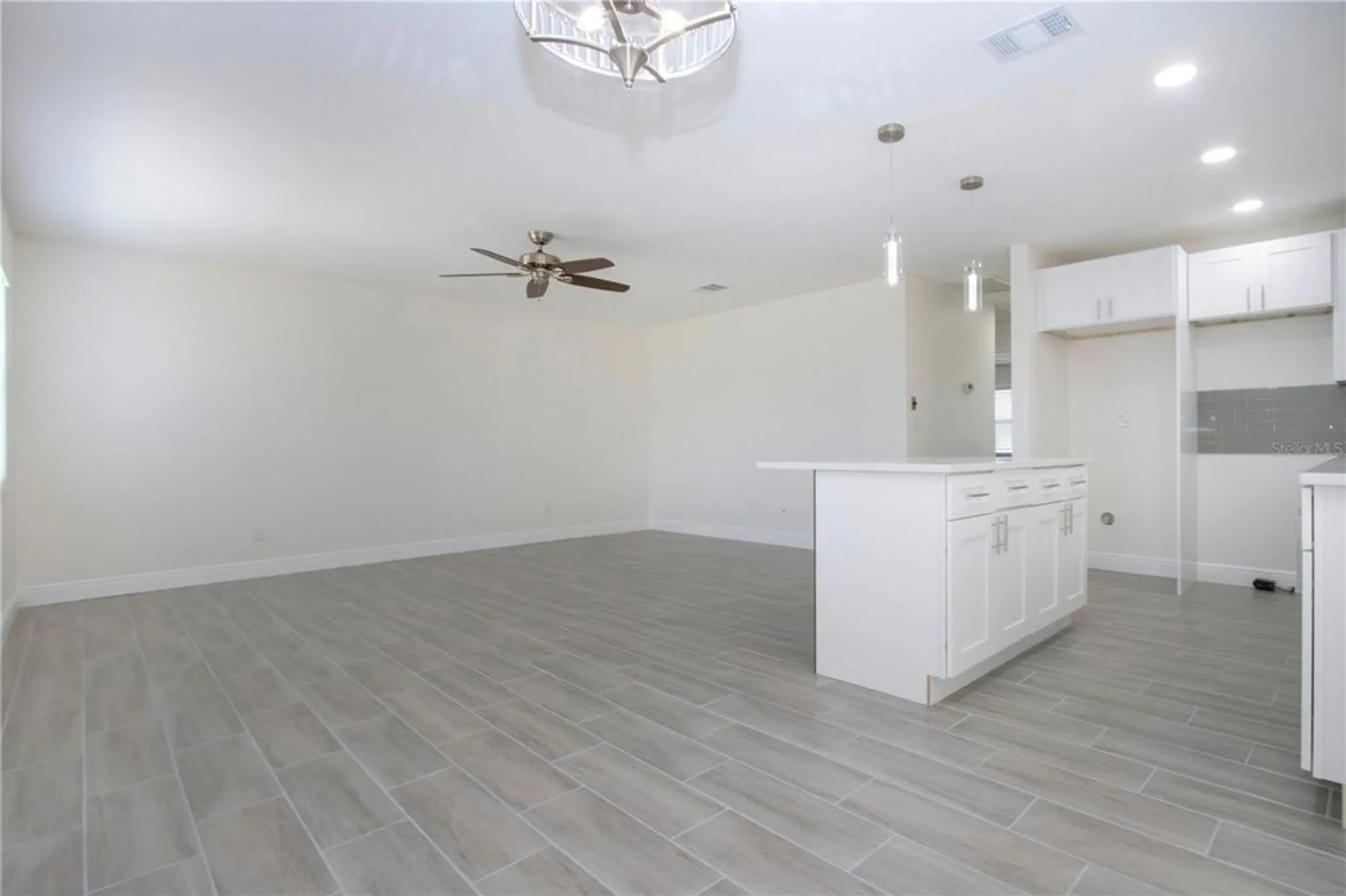 Property Slideshow image 13 of 72 | 1906 canterbury ln 20, Sun City Center, FL, 33573
