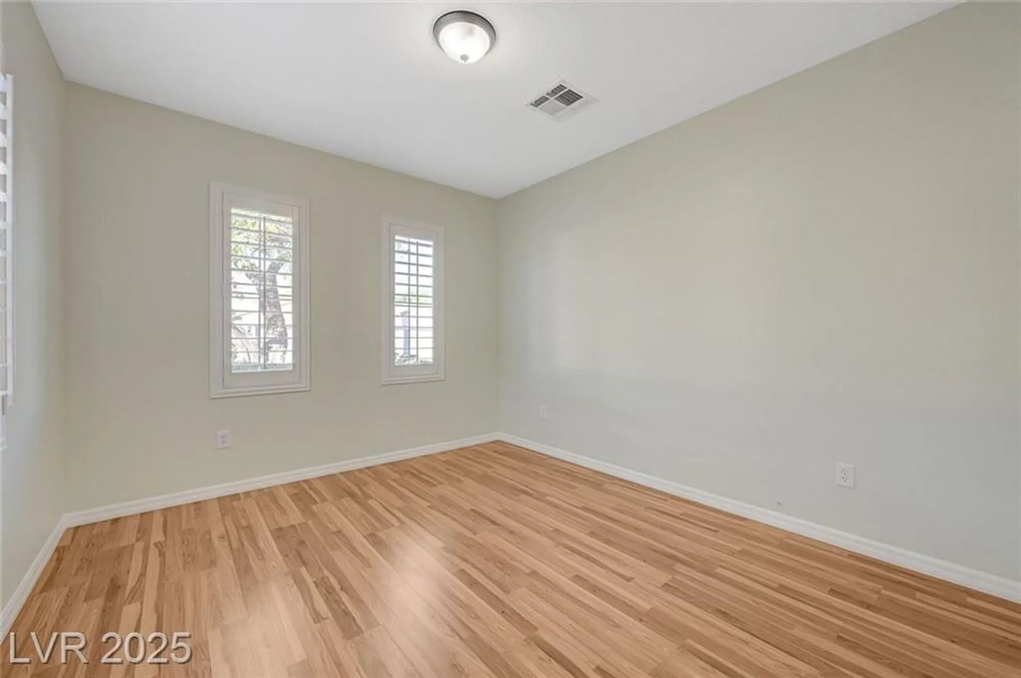 Property Slideshow image 23 of 72 | 4956 momenti st, Las Vegas, NV, 89135