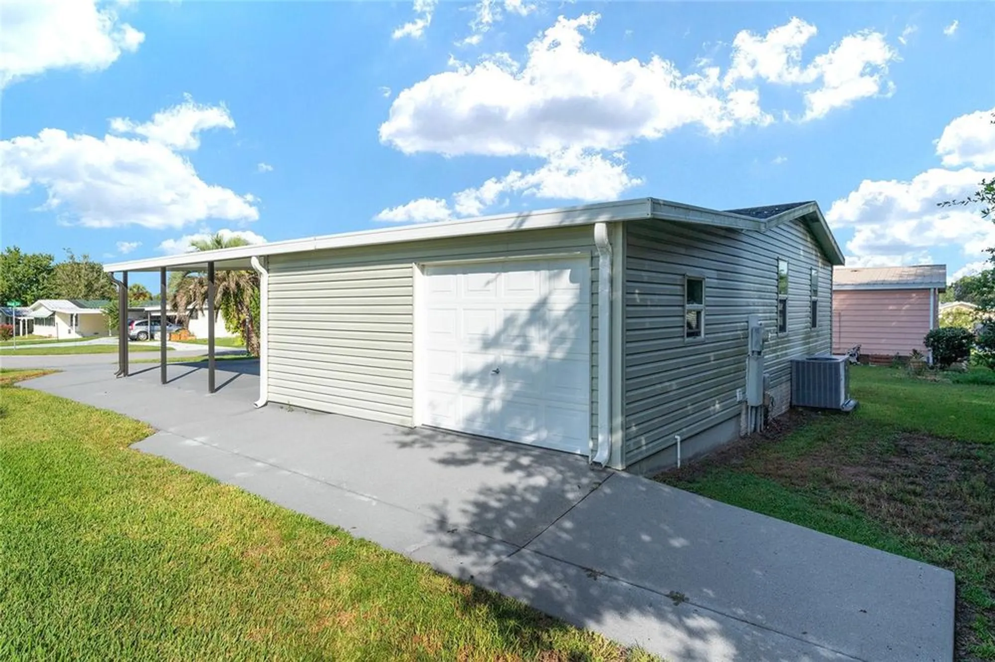 Property Slideshow image 8 of 67 | 1607 doral cir, Lady Lake, FL, 32159