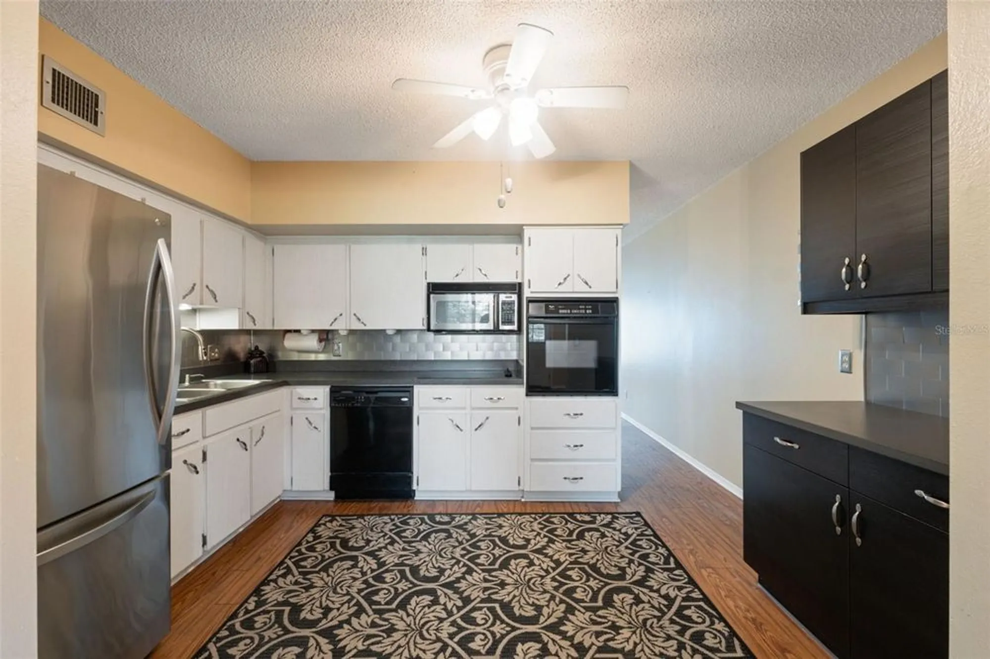 Property Slideshow image 9 of 31 | 2430 florentine way 6, Clearwater, FL, 33763