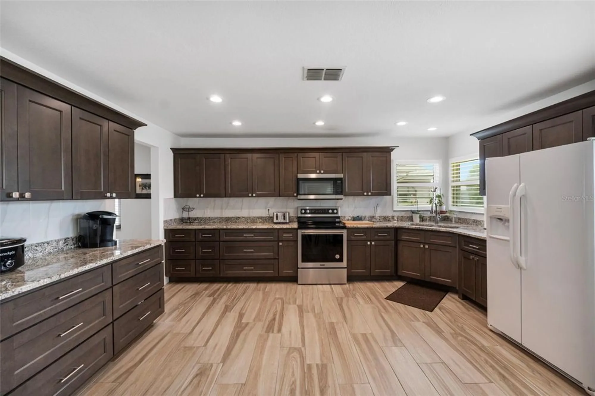 Property Slideshow image 10 of 49 | 1957 prairie dunes cir, Lakeland, FL, 33810