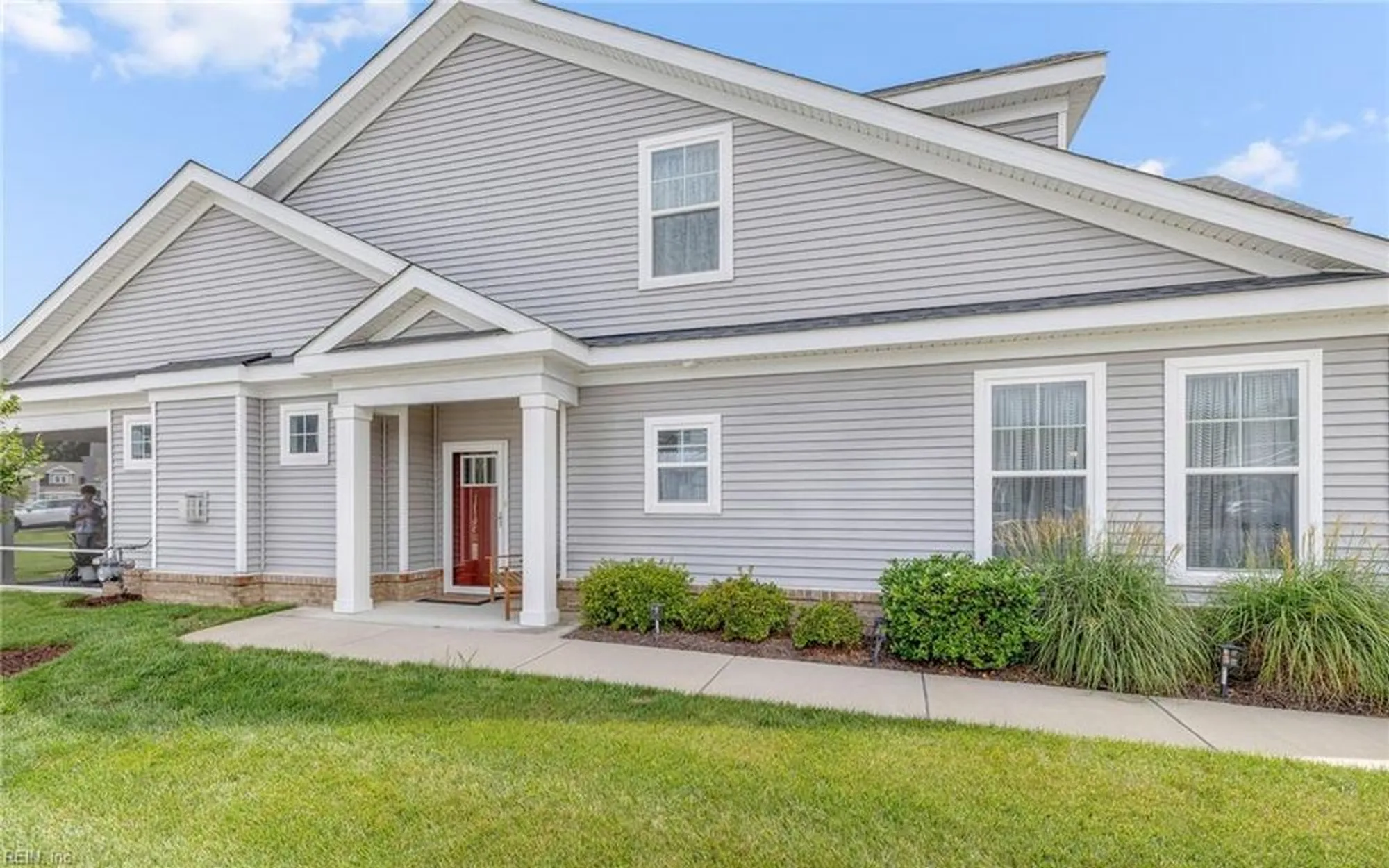 Property Slideshow image 3 of 50 | 4639 longleaf pl, Chesapeake, VA, 23321