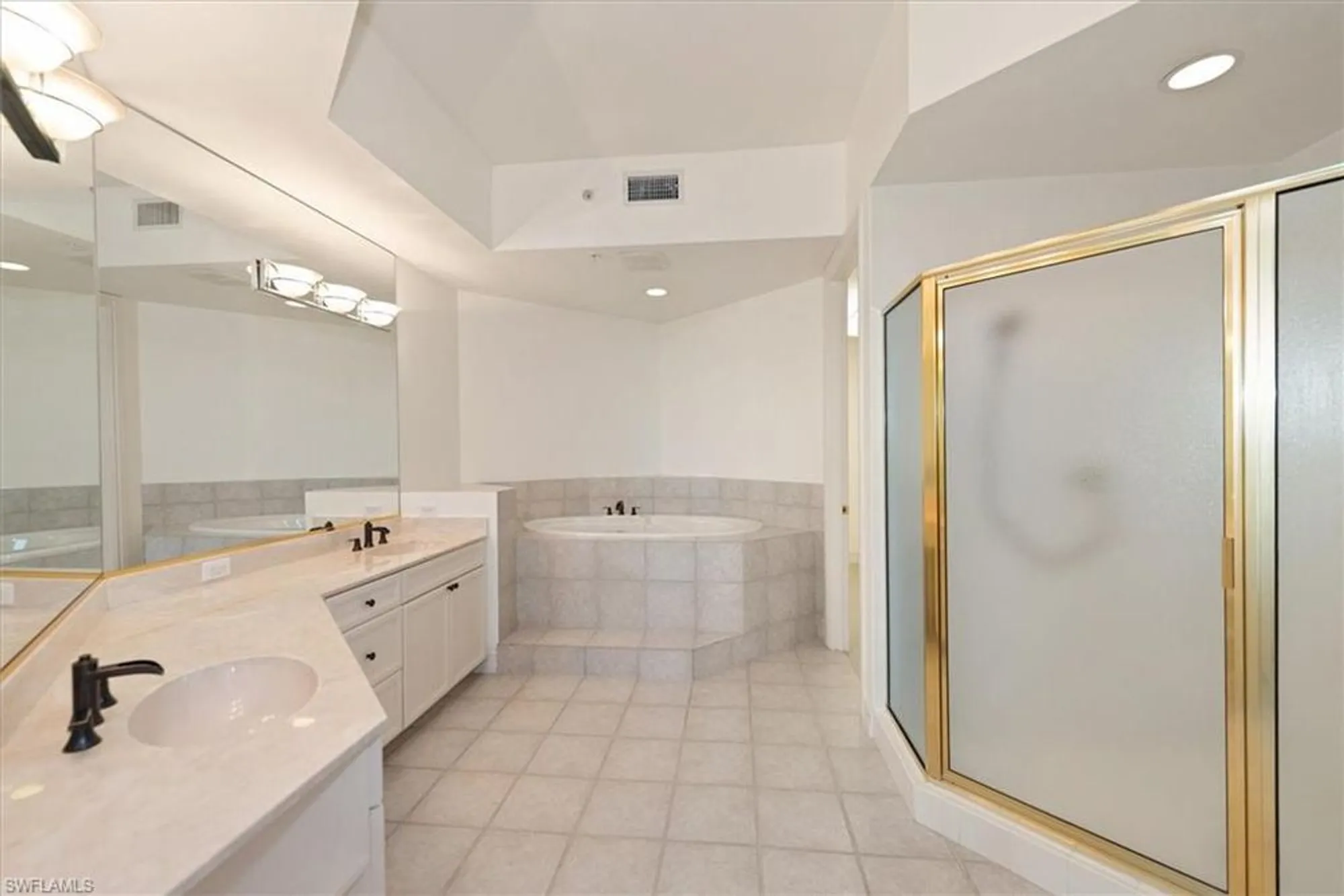 Property Slideshow image 22 of 44 | 4801 island pond ct 405, Bonita Springs, FL, 34134