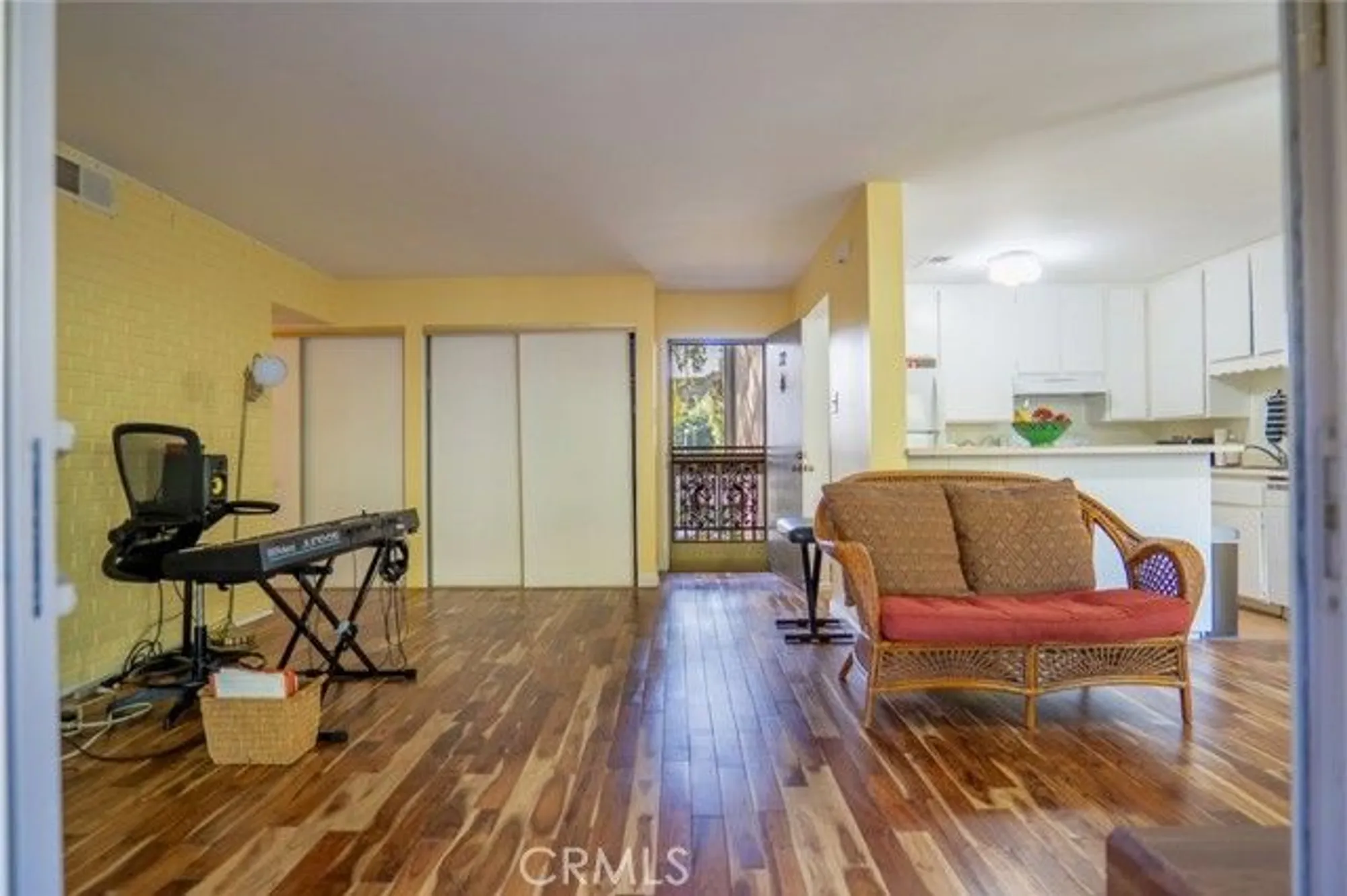 Property Slideshow image 3 of 28 | 327 chestnut hill ct 22, Thousand Oaks, CA, 91360