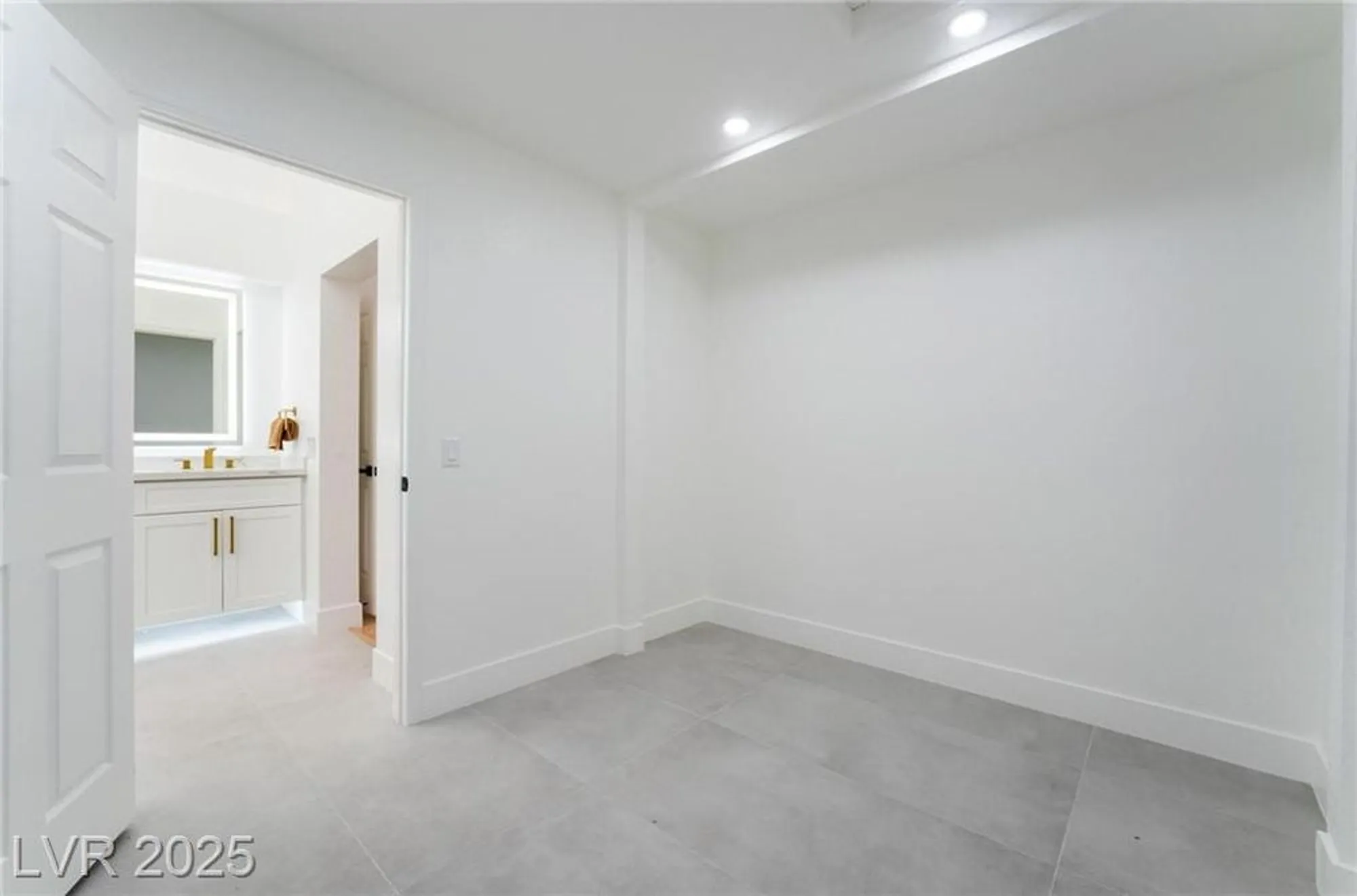 Property Slideshow image 39 of 57 | 2528 sunup dr, Las Vegas, NV, 89134