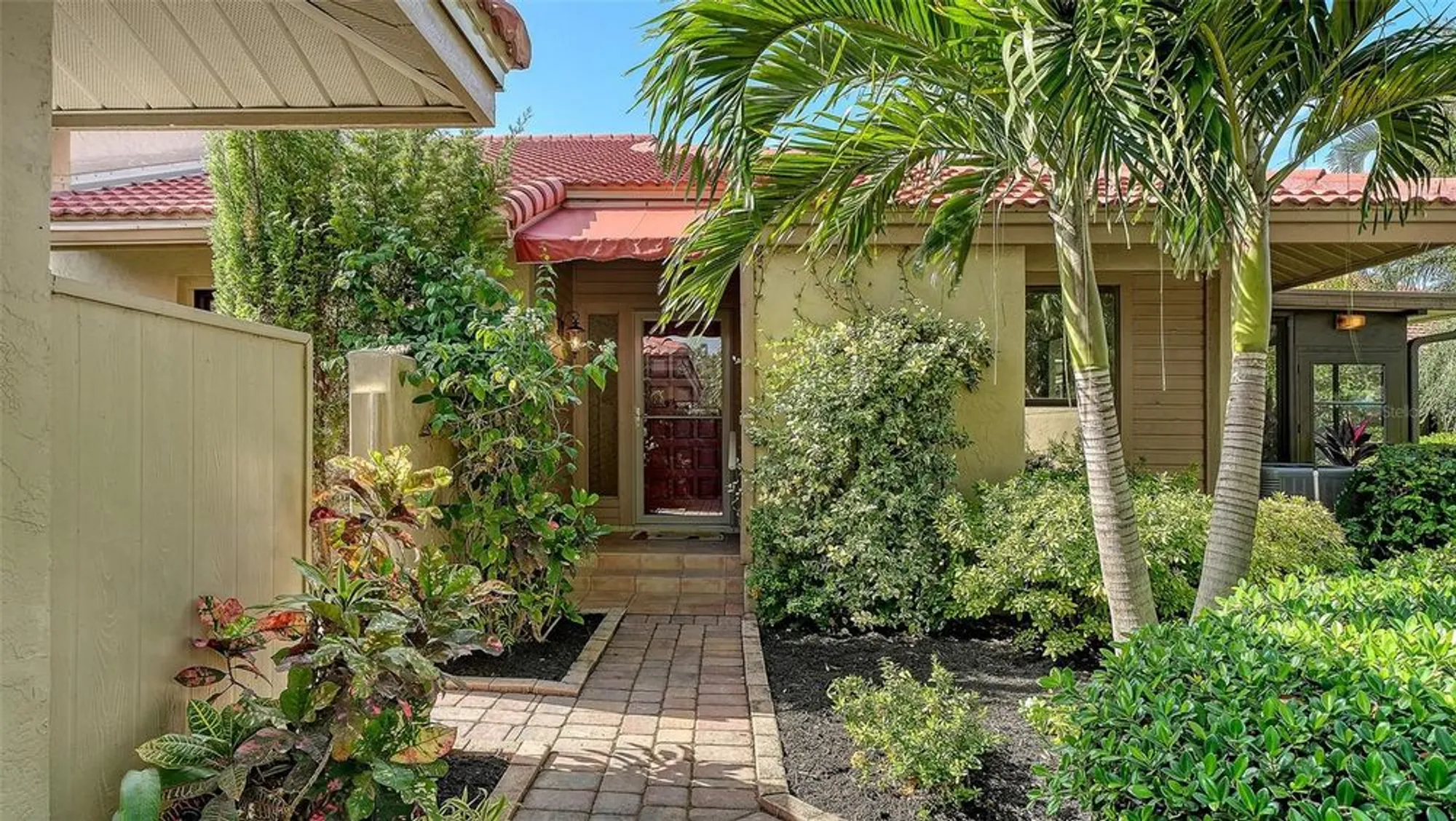 Property Slideshow image 2 of 48 | 5027 kestral park # 64, Sarasota, FL, 34231