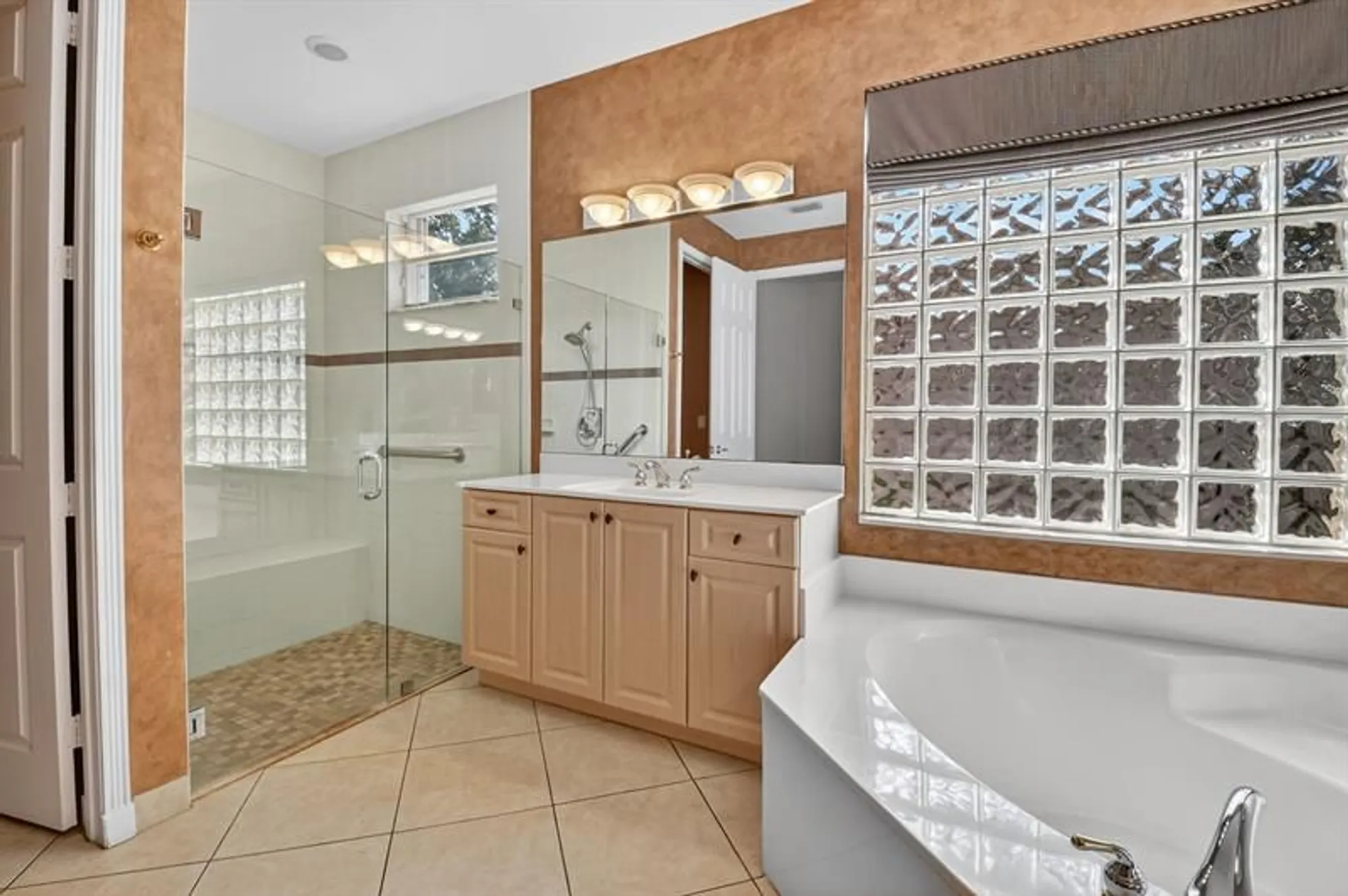 Property Slideshow image 31 of 64 | 8871 majorca bay dr, Lake Worth, FL, 33467