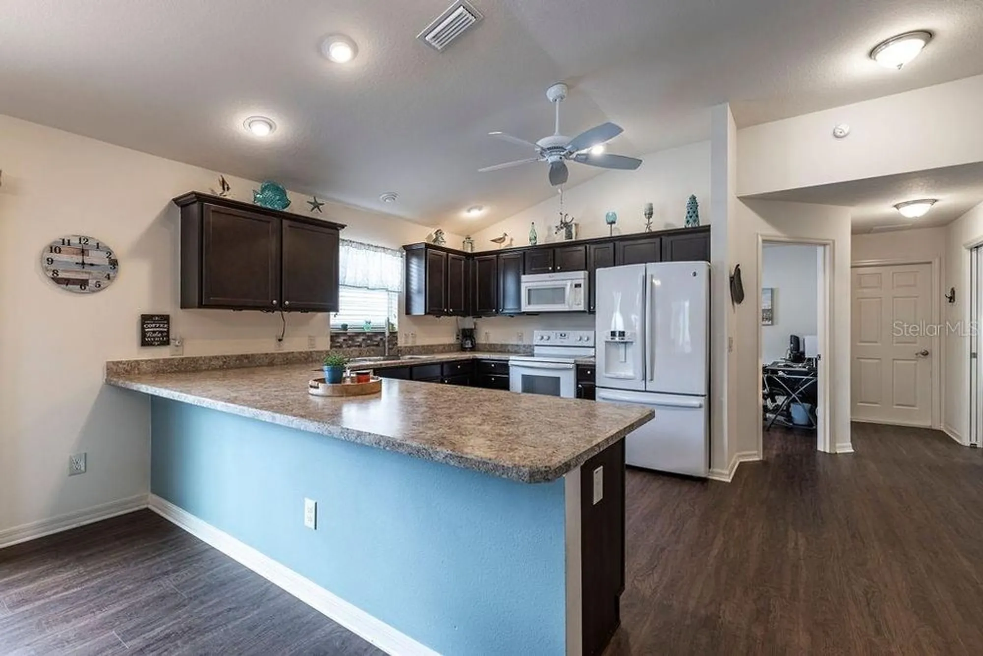 Property Slideshow image 2 of 31 | 852 sapphire pl, The Villages, FL, 32163