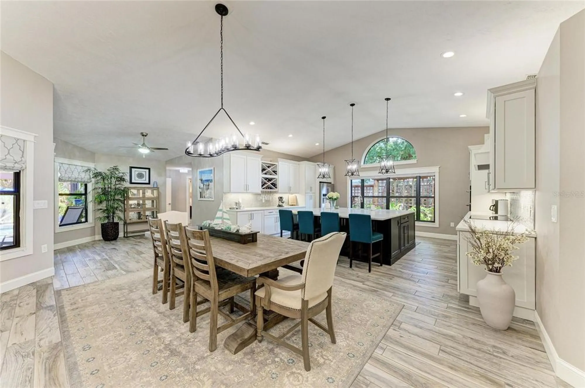 Property Slideshow image 15 of 69 | 8416 palm lakes ct, Sarasota, FL, 34243