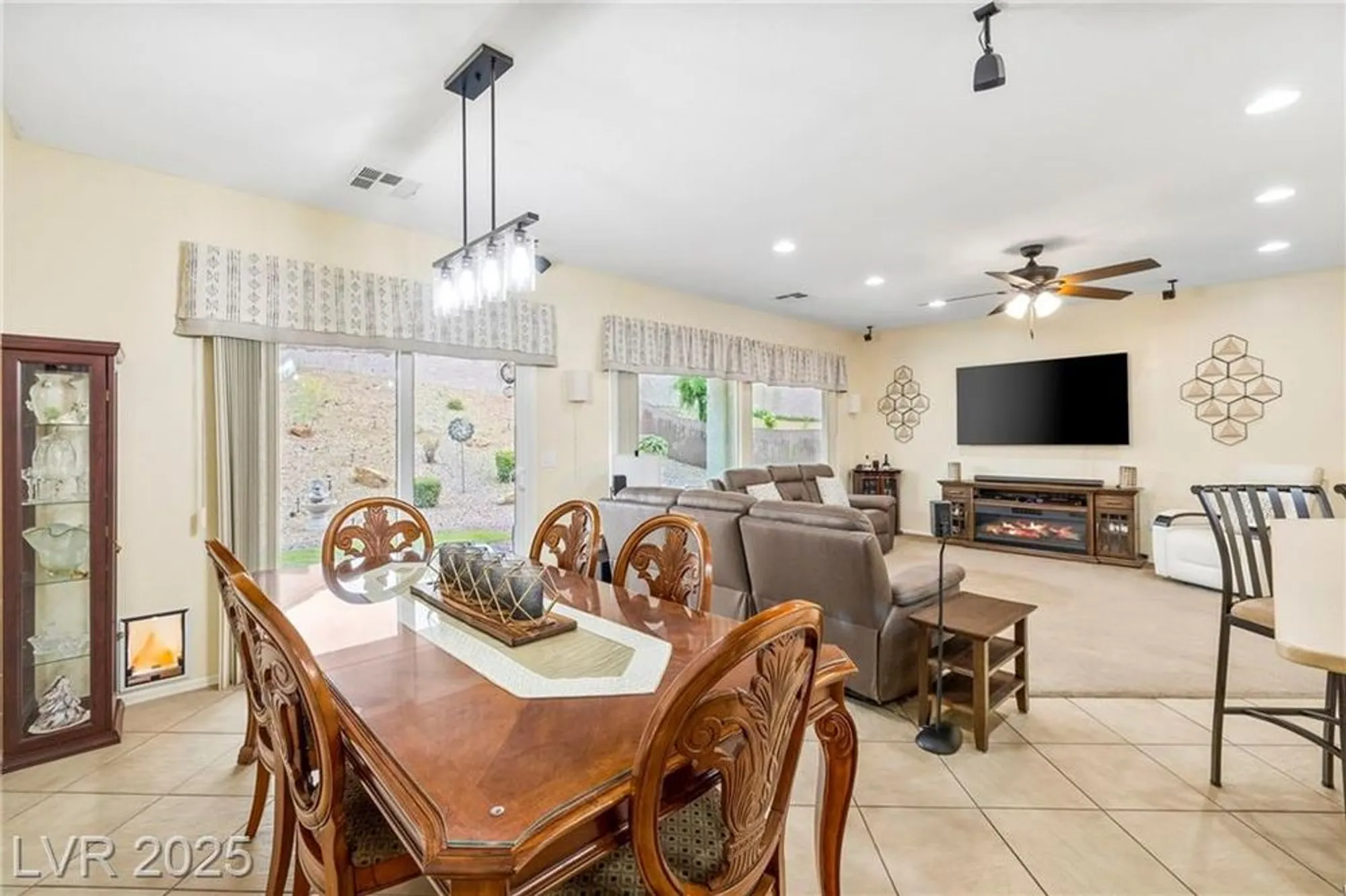 Property Slideshow image 14 of 44 | 2544 solera sky dr, Henderson, NV, 89044