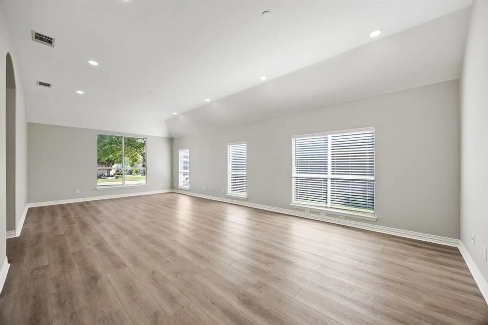 Property Slideshow image 13 of 30 | 10409 countryside dr, Denton, TX, 76207