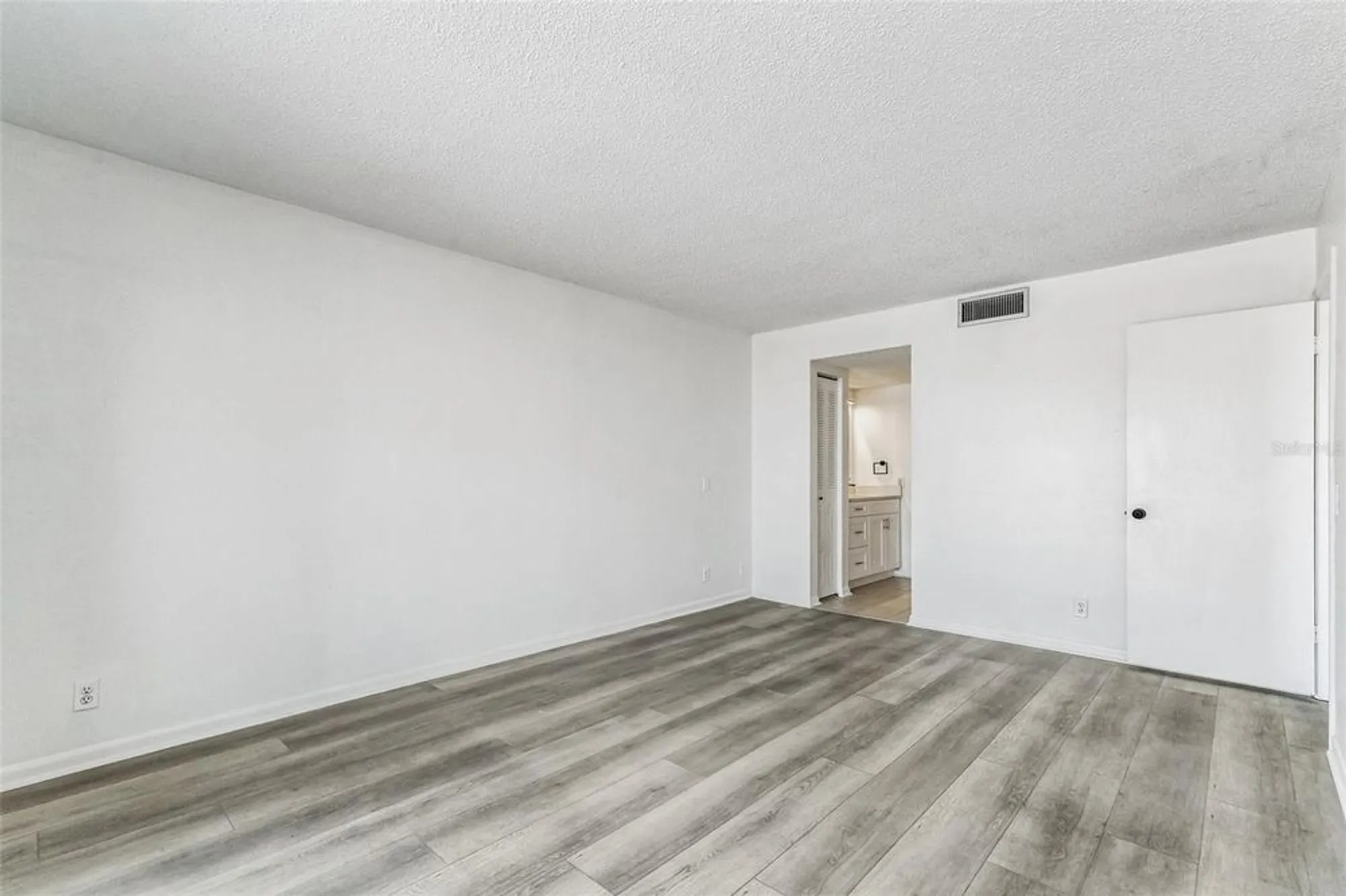 Property Slideshow image 20 of 37 | 6219 palma del mar blvd s apt 301, Saint Petersburg, FL, 33715