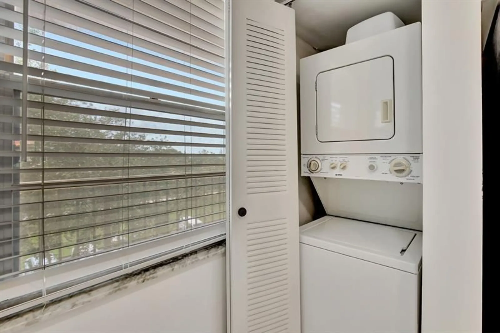 Property Slideshow image 6 of 35 | 1200 sw 124th ter 404 o, Pembroke Pines, FL, 33027